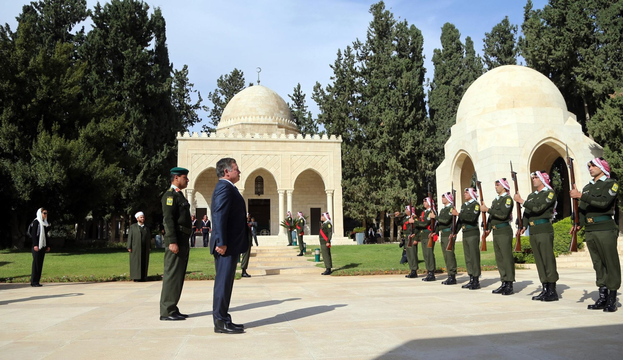His Majesty King Abdullah II visits the tomb of His Majesty the Late ...