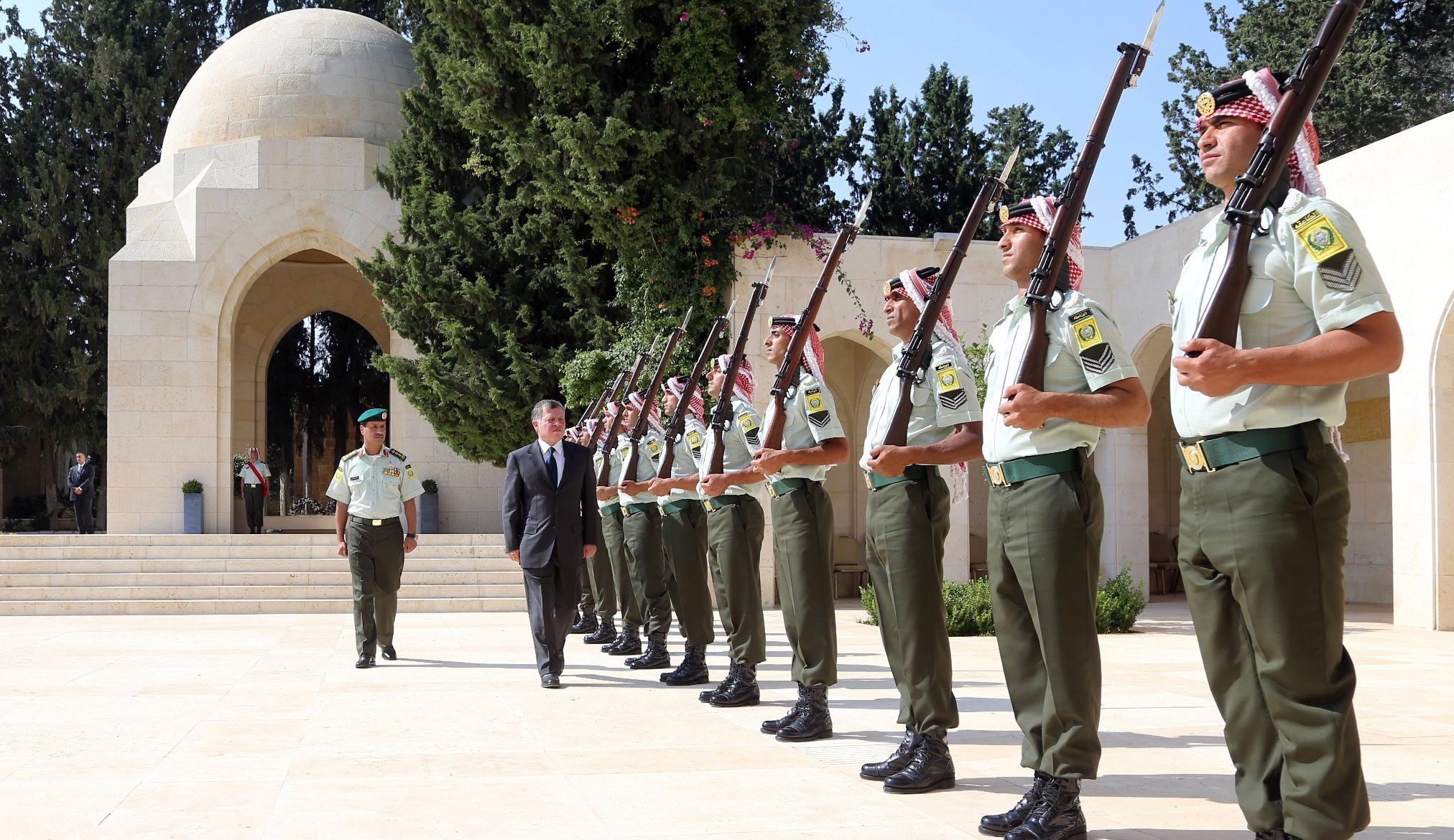 His Majesty King Abdullah II visits the tomb of His Majesty the Late ...