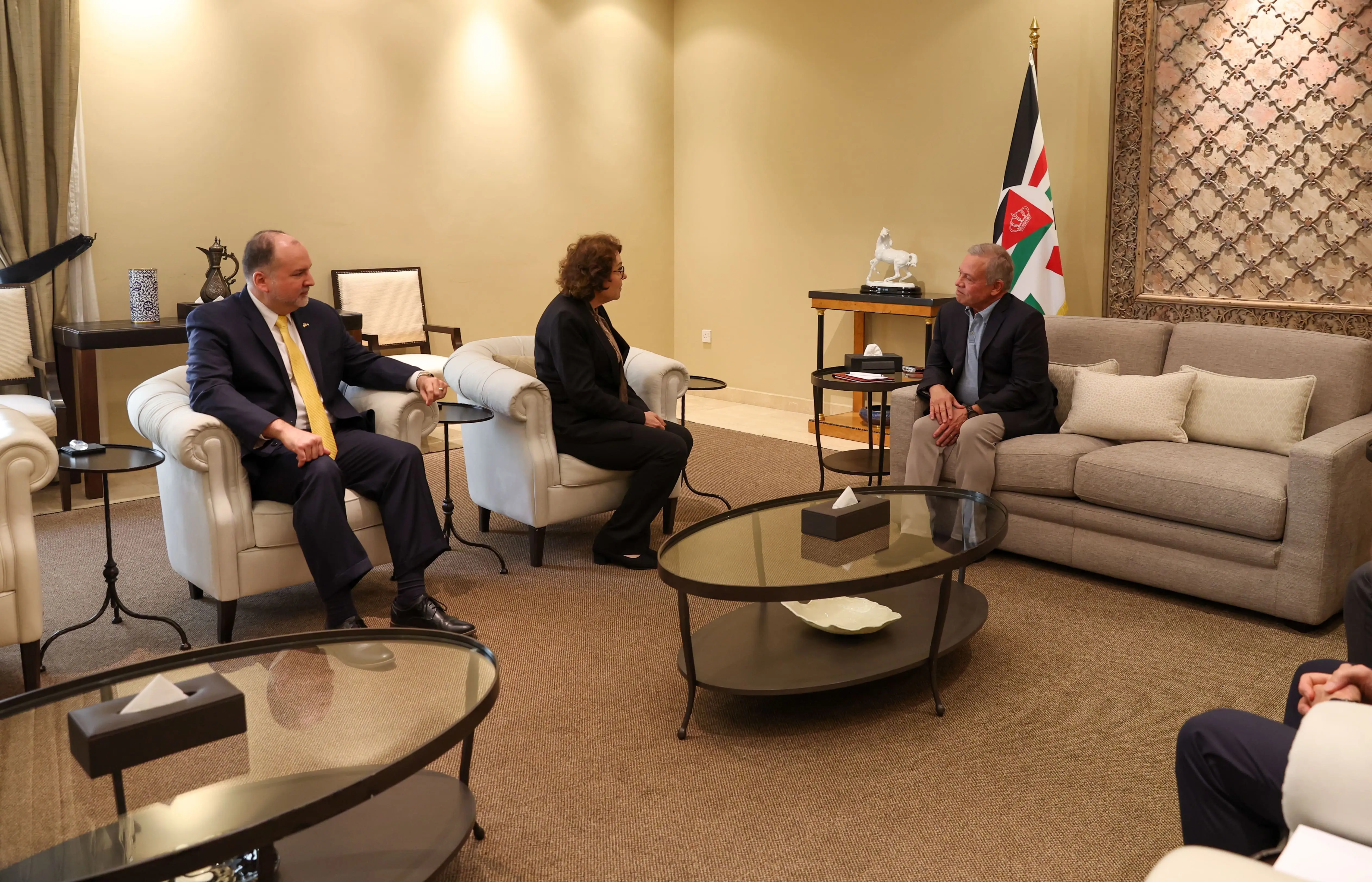 King receives US Congress members - The Royal Hashemite Court