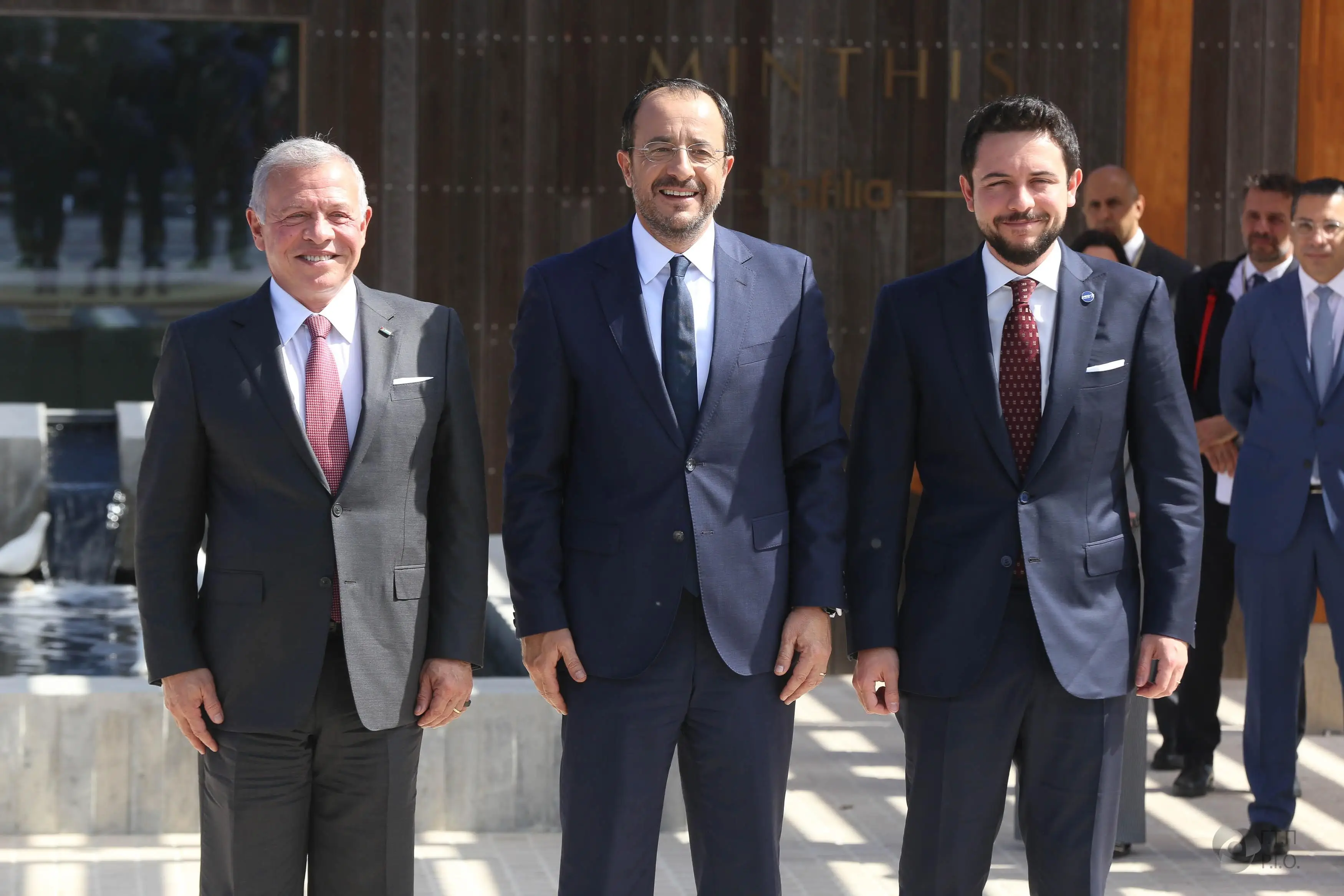 من مشاركة جلالة الملك عبدﷲ الثاني في قمة دول جنوب أوروبا _ميد 9_، بحضور سمو الأمير الحسين بن عبدﷲ الثاني ولي العهد، بمدينة بافوس القبرصية