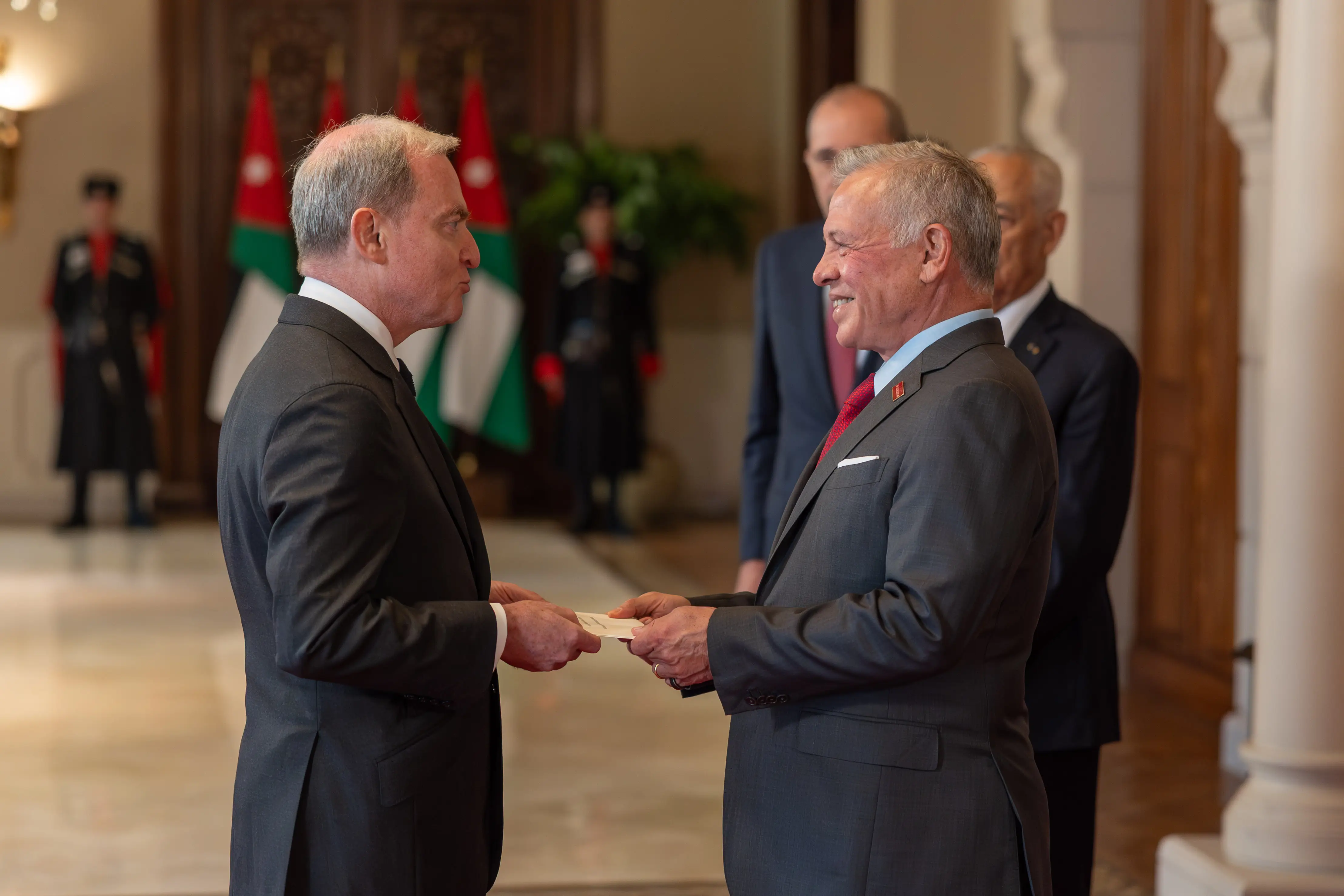 King accepts credentials of new ambassadors - The Royal Hashemite Court