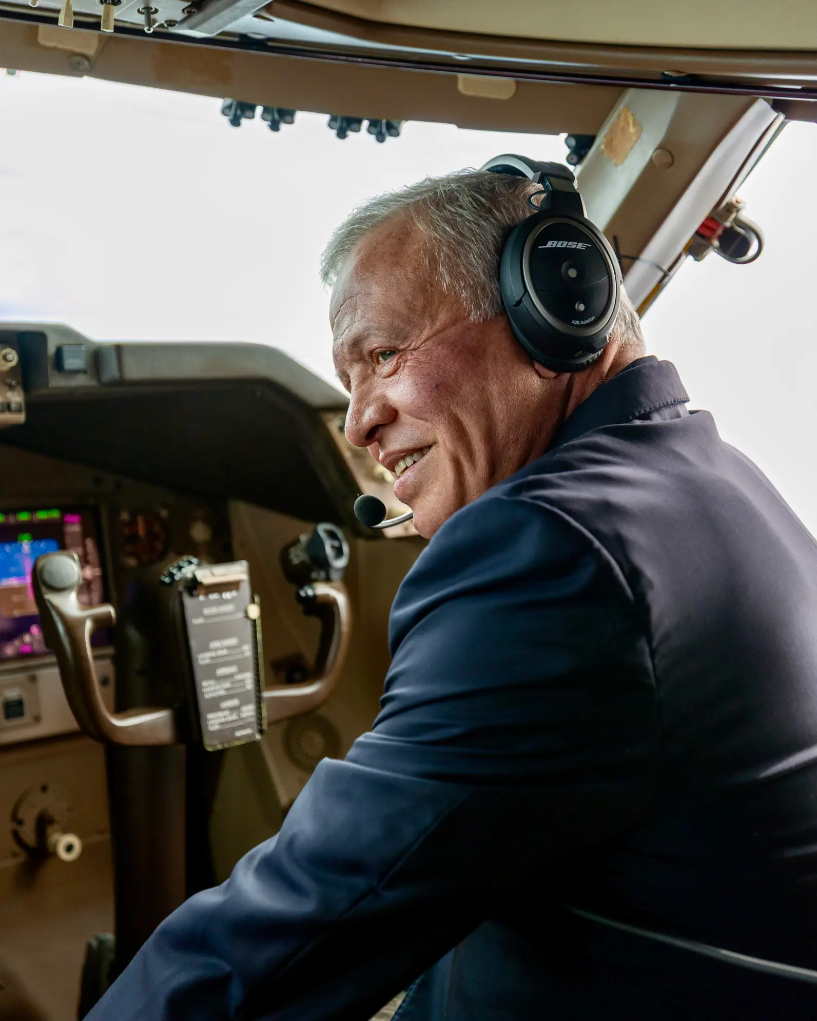 Singapore to Indonesia… Indonesian fighter jets welcome the Royal plane upon arrival in Jakarta