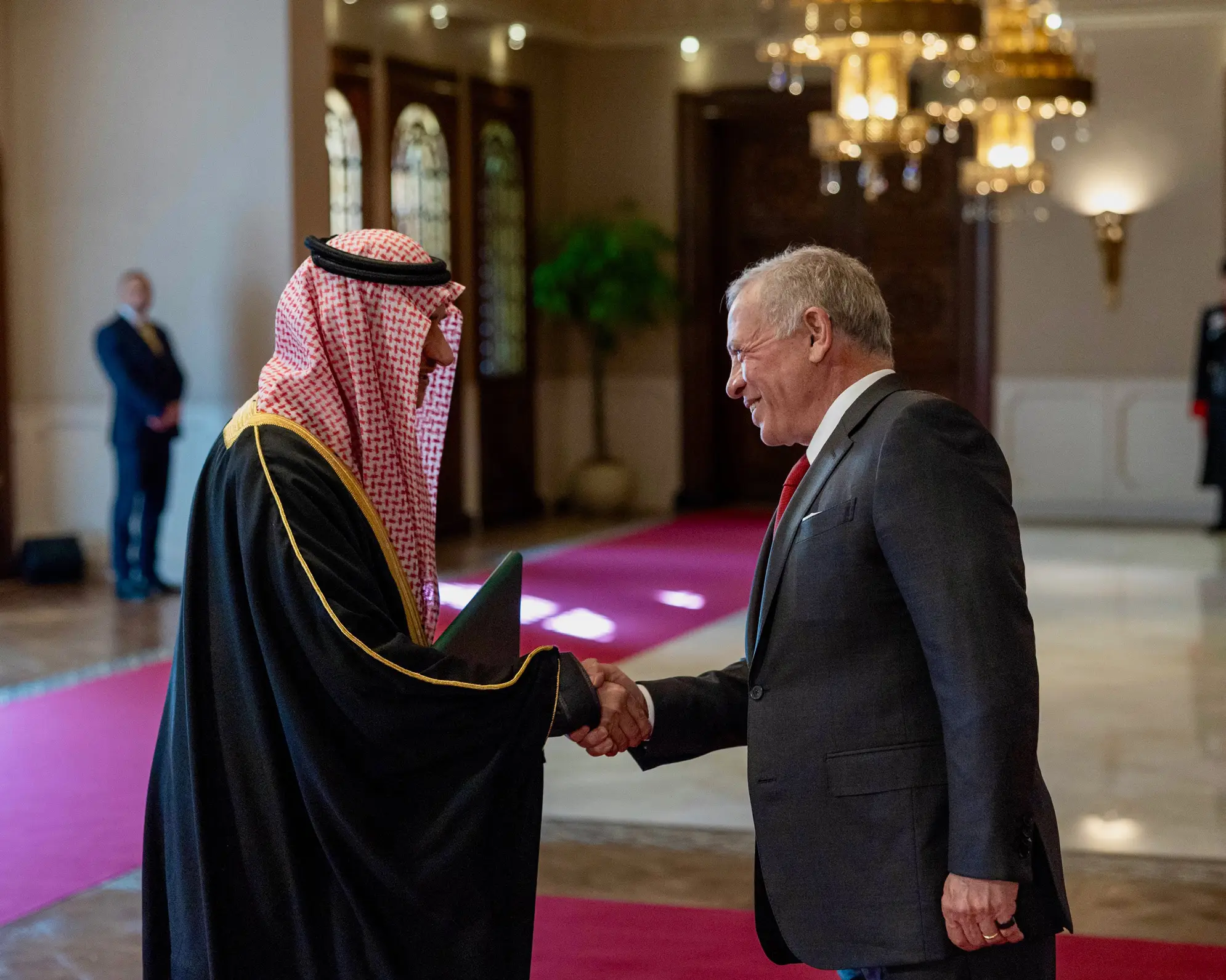 King accepts credentials of new ambassadors - The Royal Hashemite Court