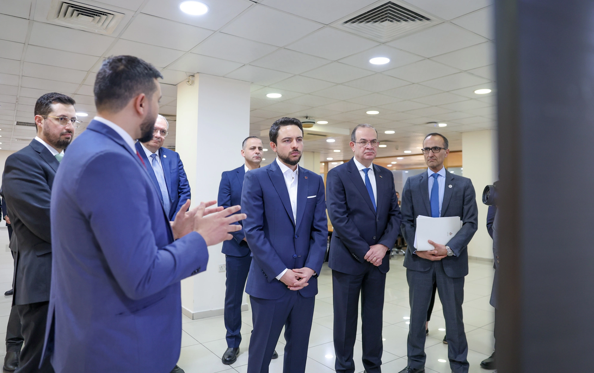 Crown Prince visits Ministry of Digital Economy, meets Sanad developers