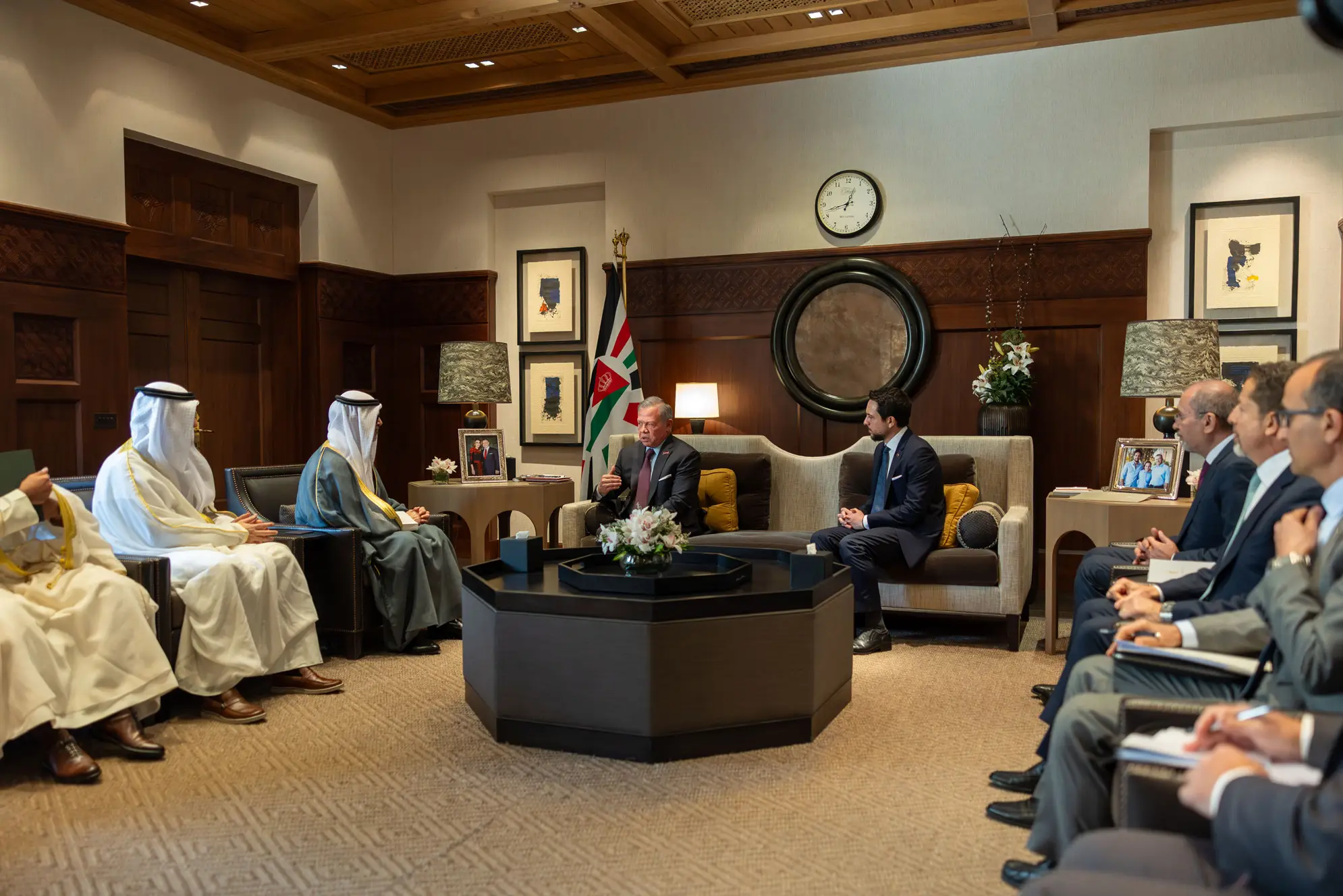 King receives Kuwait foreign minister
