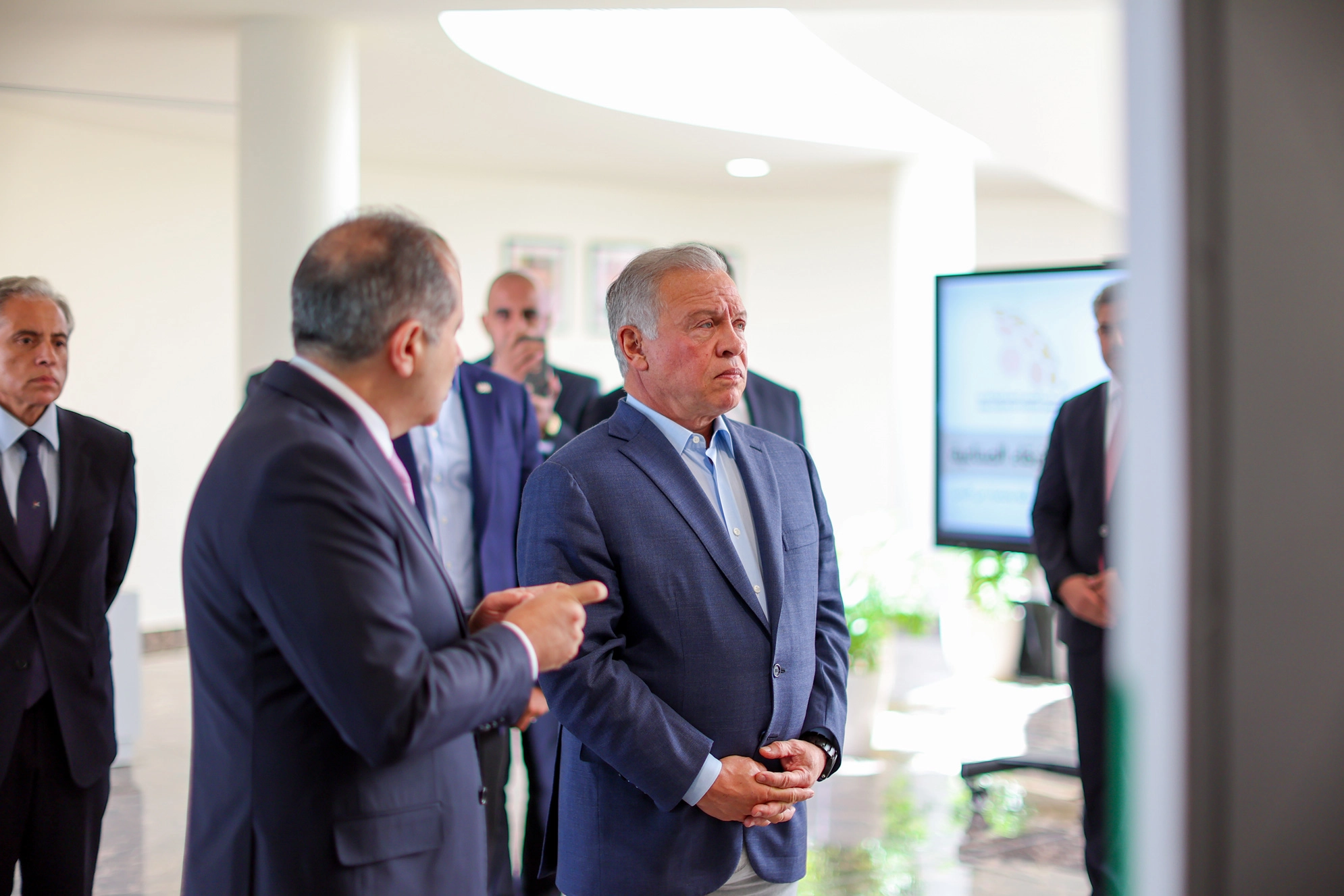 his-majesty-reviews-the-zarqa-industrial-estate-project-6.jpg