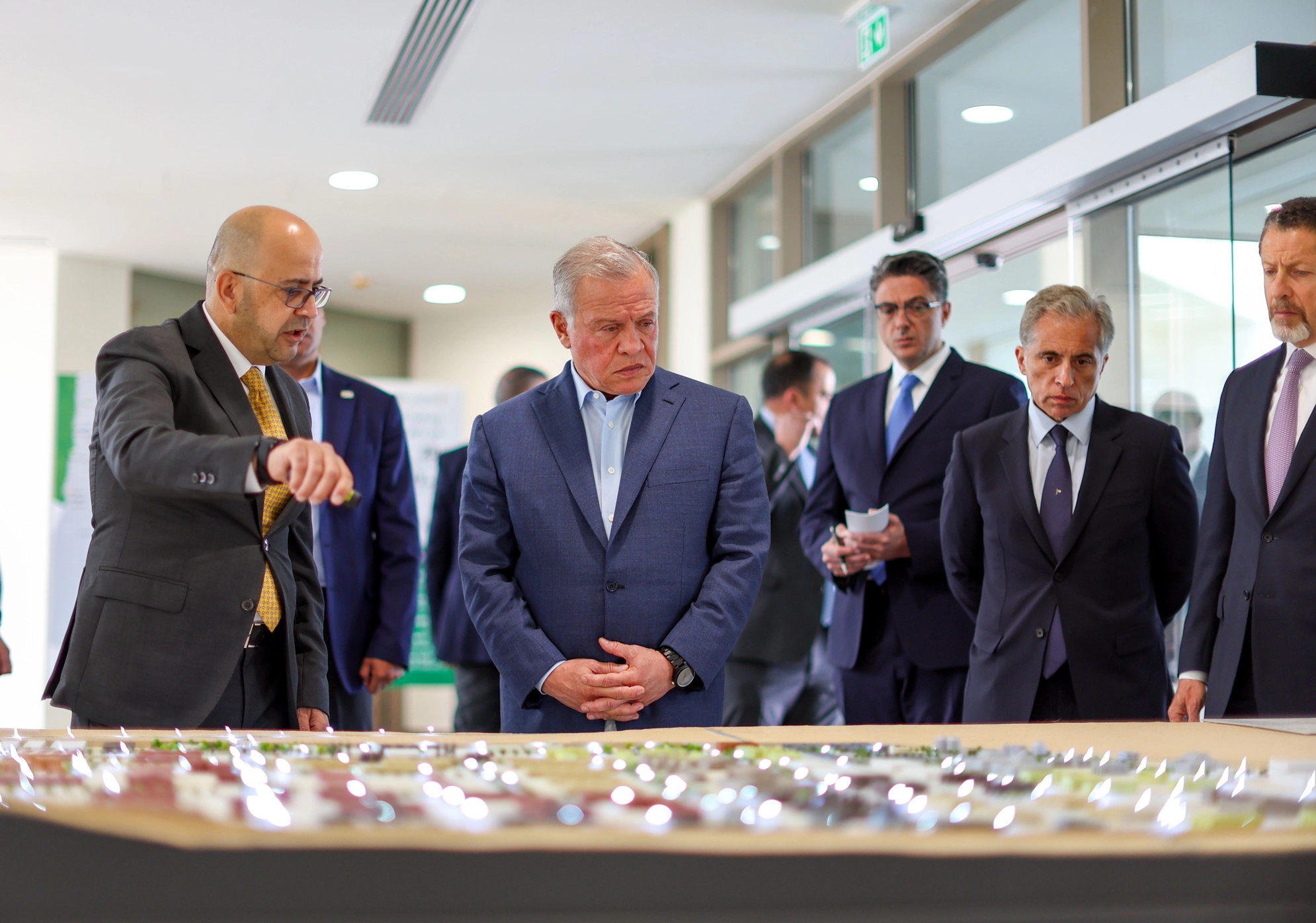 his-majesty-reviews-the-zarqa-industrial-estate-project-8.jpg