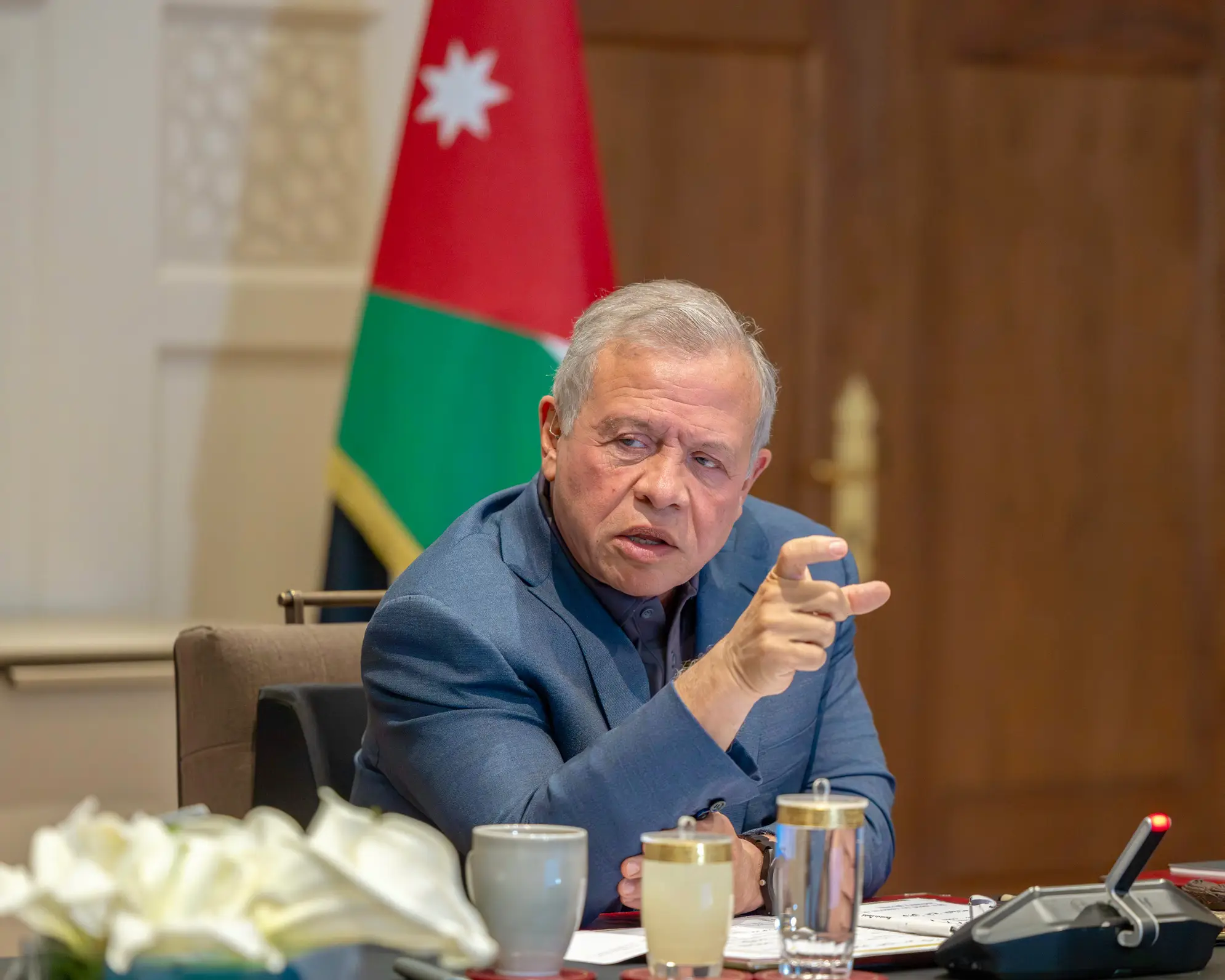 King chairs meeting with officials, representatives of industrial sector