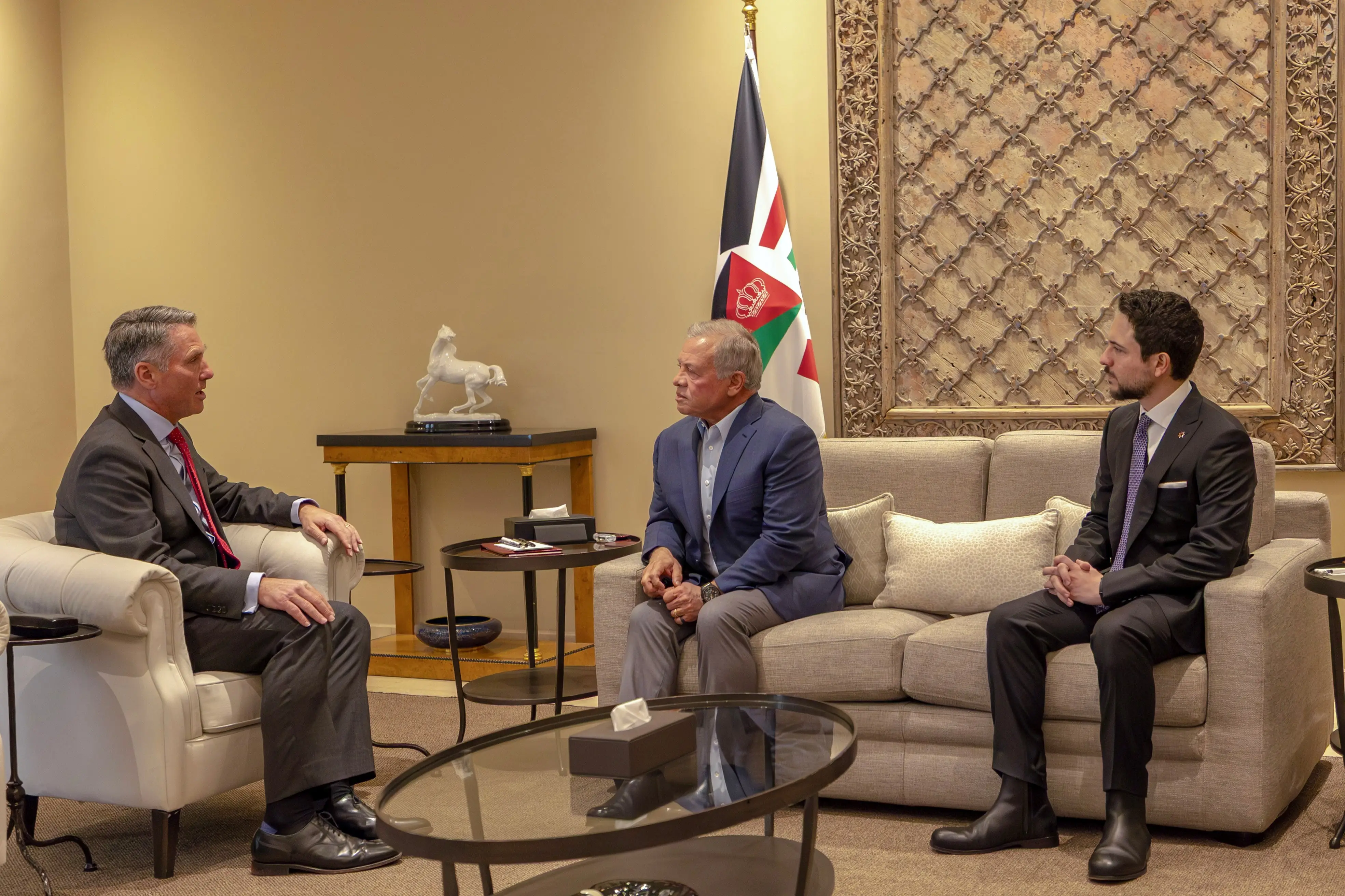 King receives Australia defence minister