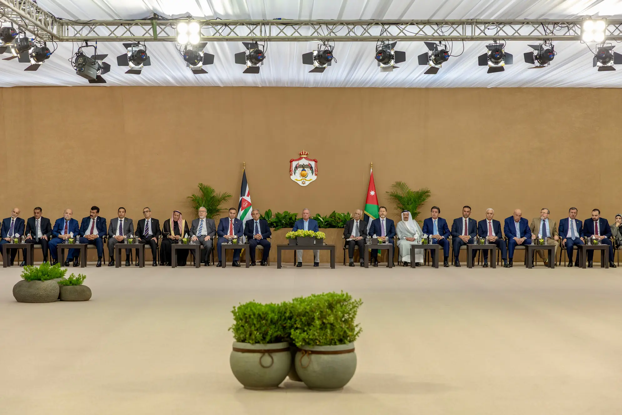 king-visits-zarqa-meets-governorates-leading-figures-1.jpg