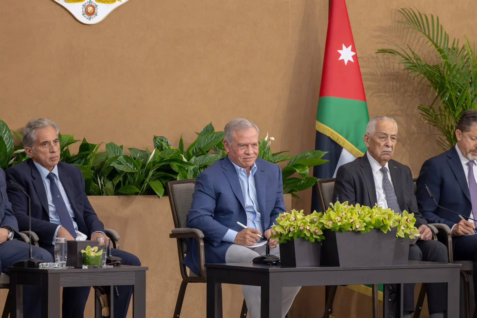 king-visits-zarqa-meets-governorates-leading-figures-4.jpg