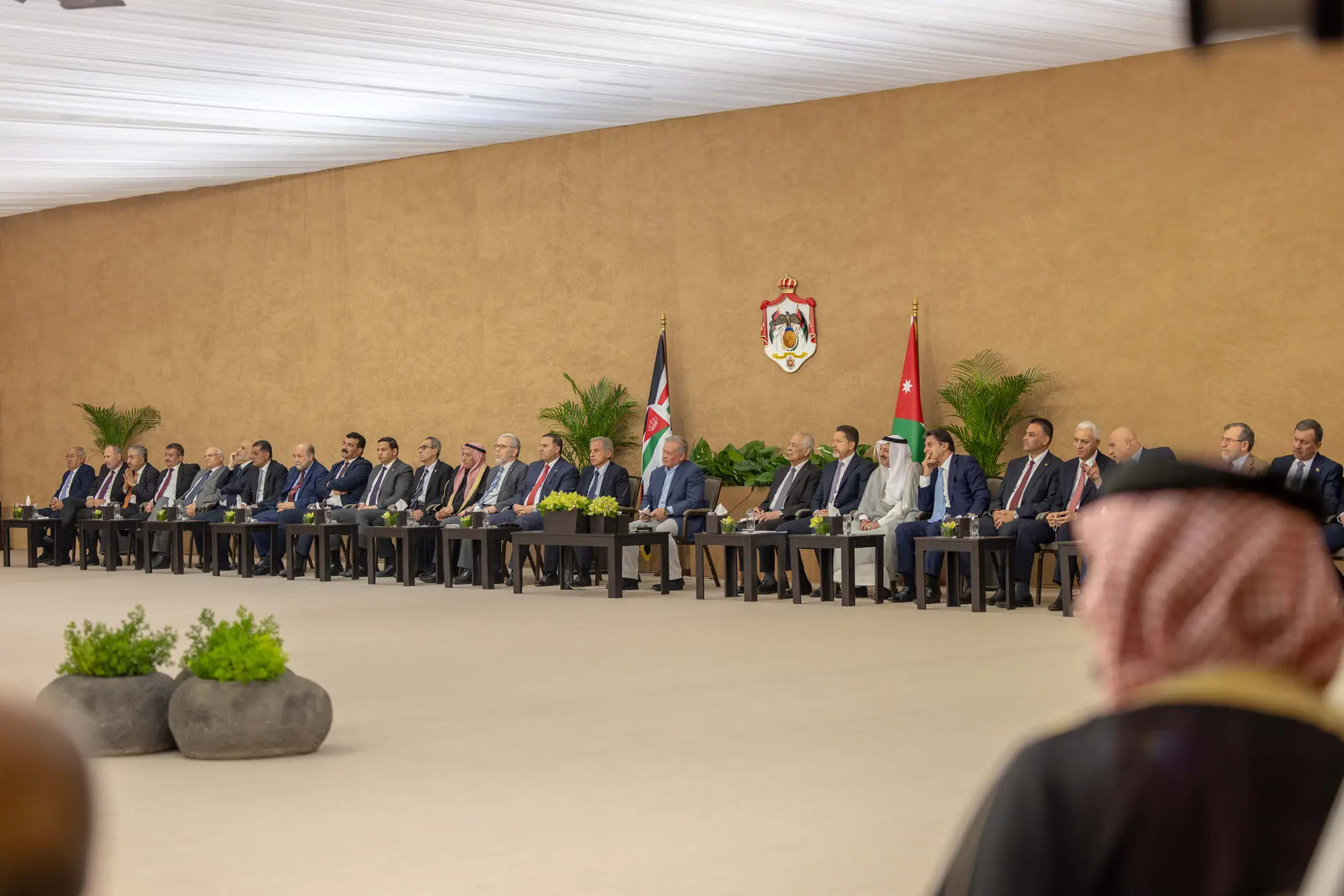 king-visits-zarqa-meets-governorates-leading-figures-5.jpg