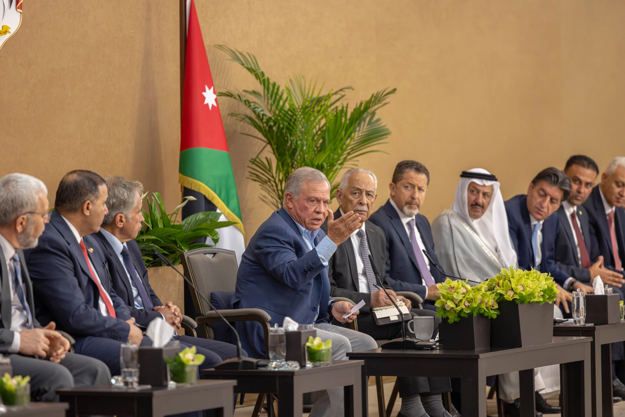 king-visits-zarqa-meets-governorates-leading-figures-6.jpg