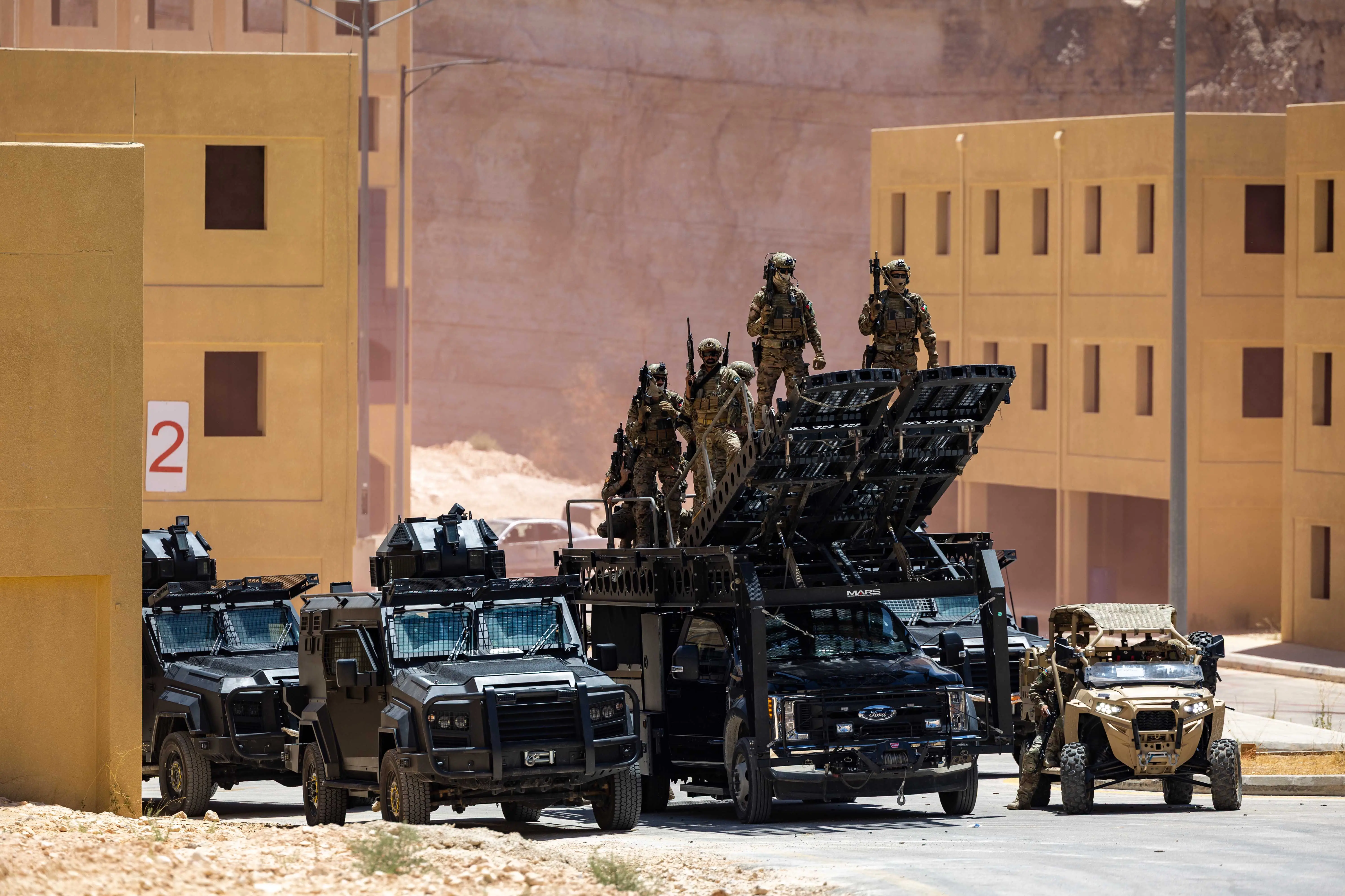 jordan-crown-prince-attends-conclusion-of-joint-military-exercise-5.jpg