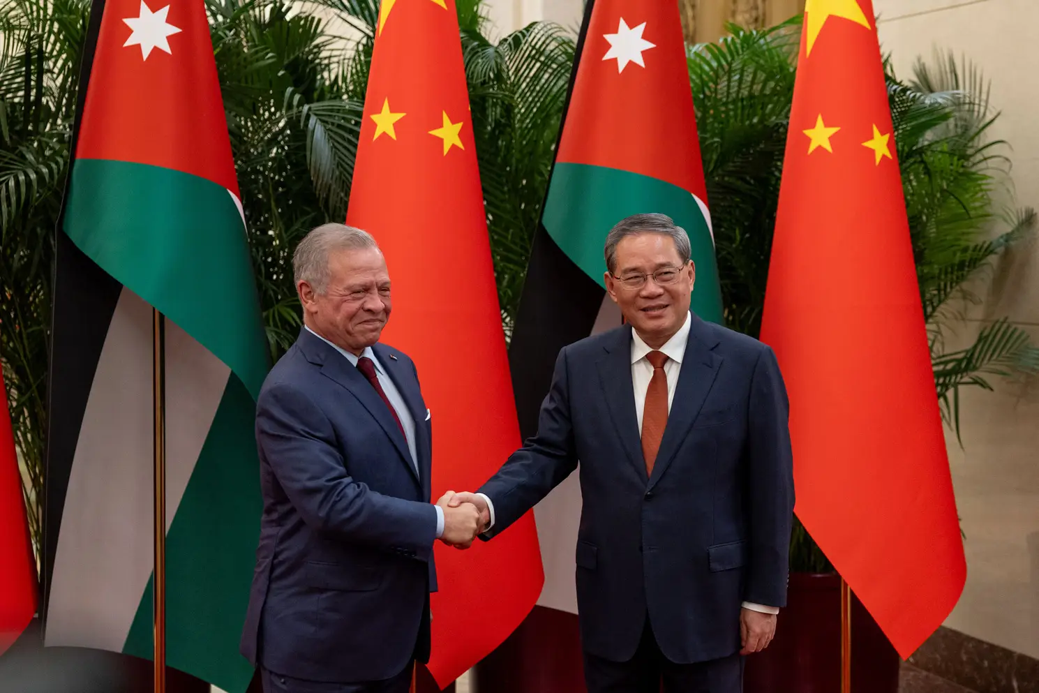 King meets with China premier in Beijing