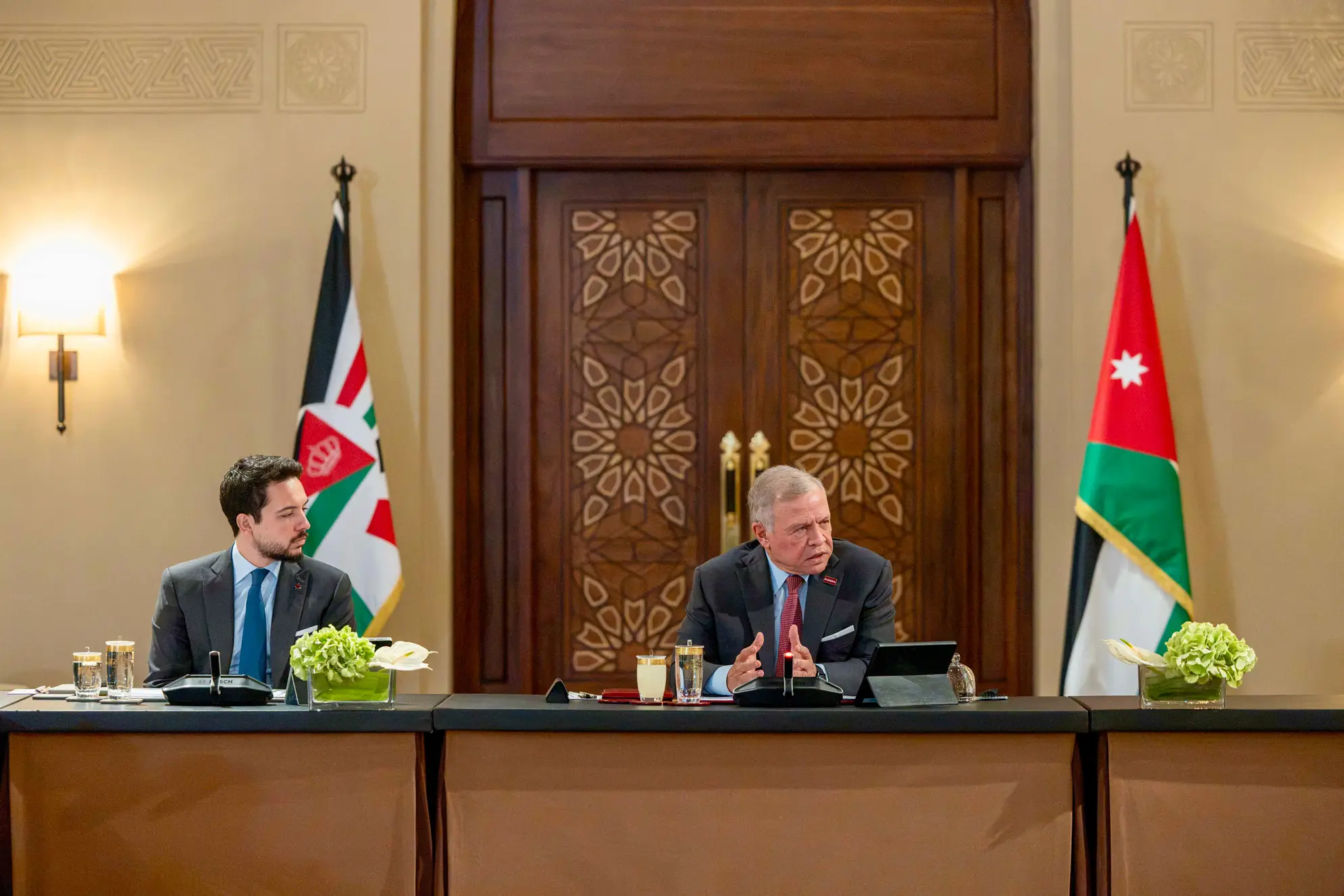 jordan-his-majesty-king-abdullah-ii-accompanied-by-his-royal-highness-crown-prince-al-hussein-receives-a-delegation-of-united-states-congress-staff-5-1.jpg