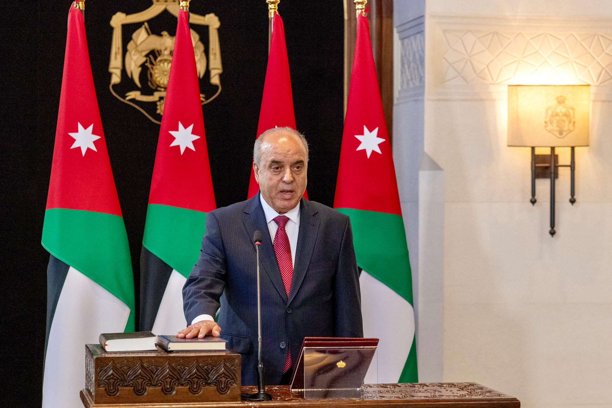 jordan-his-majesty-king-abdullah-ii-swears-in-azmi-mahafzah-as-minister-of-education-and-human-resource-development-3.jpg