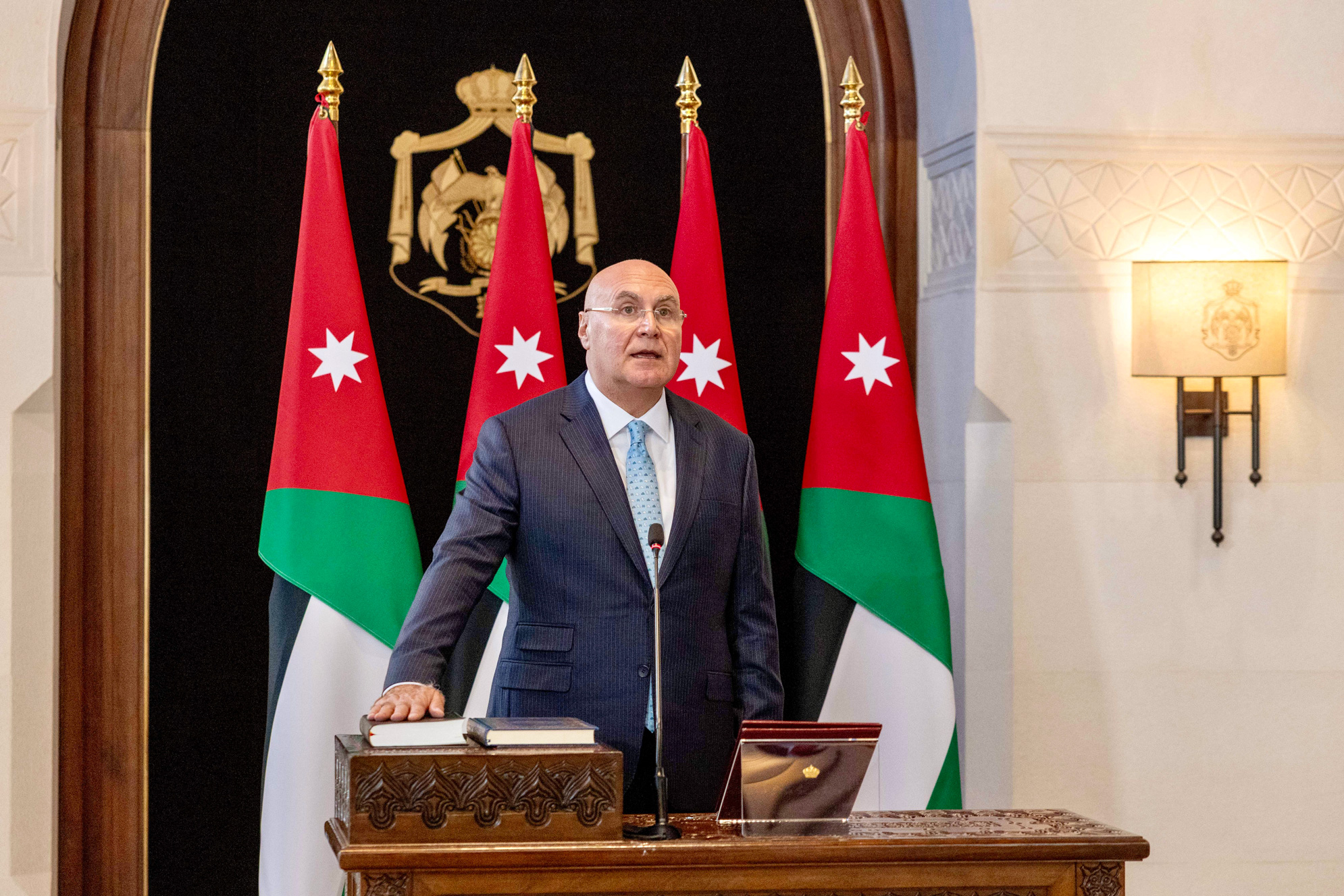 jordan-his-majesty-king-abdullah-ii-swears-in-muhannad-shehadeh-as-deputy-prime-minister-and-minister-of-state-for-economic-affairs-3.jpg