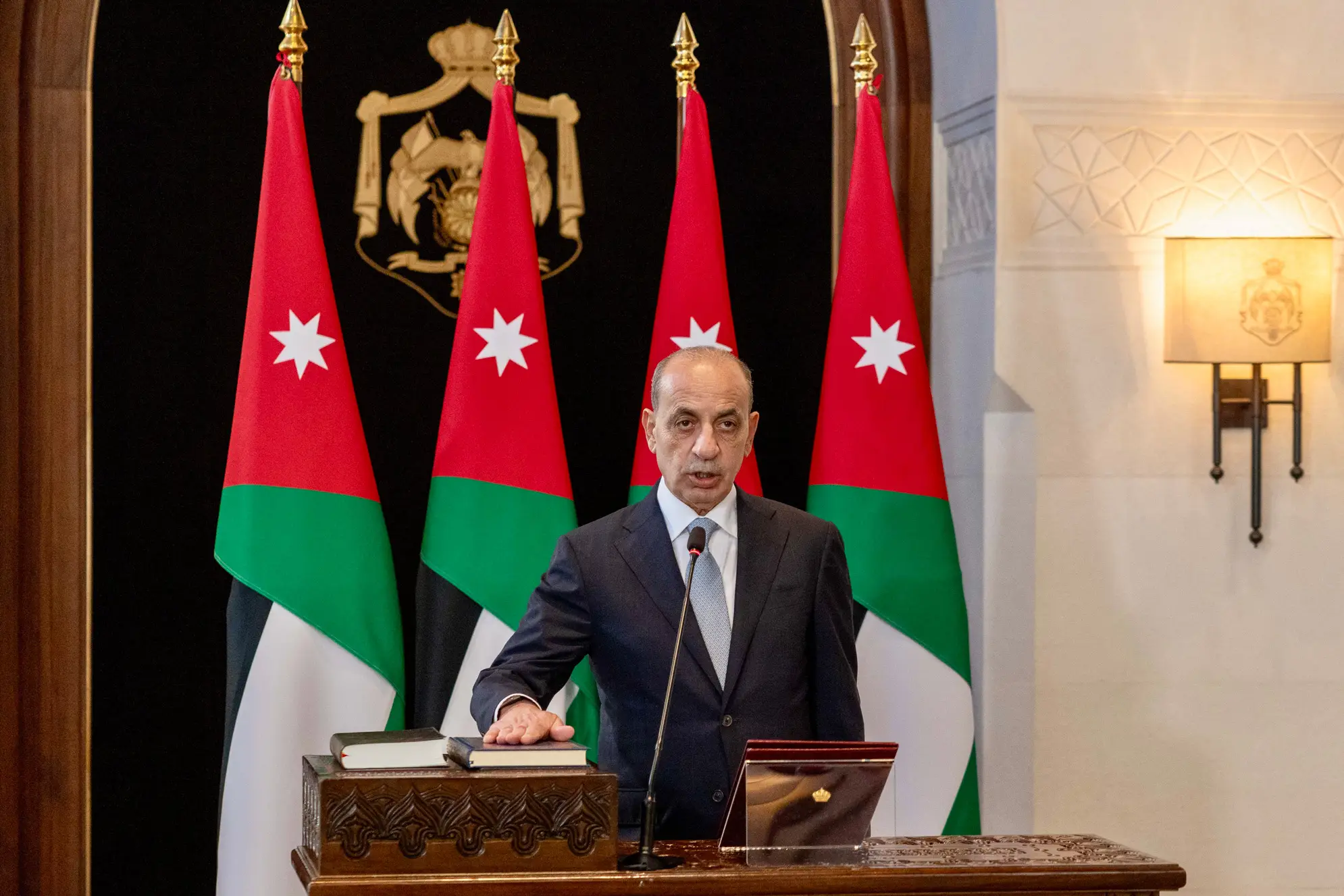 jordan-his-majesty-king-abdullah-ii-swears-in-walid-masri-as-deputy-prime-minister-and-minister-of-local-administration-3.jpg
