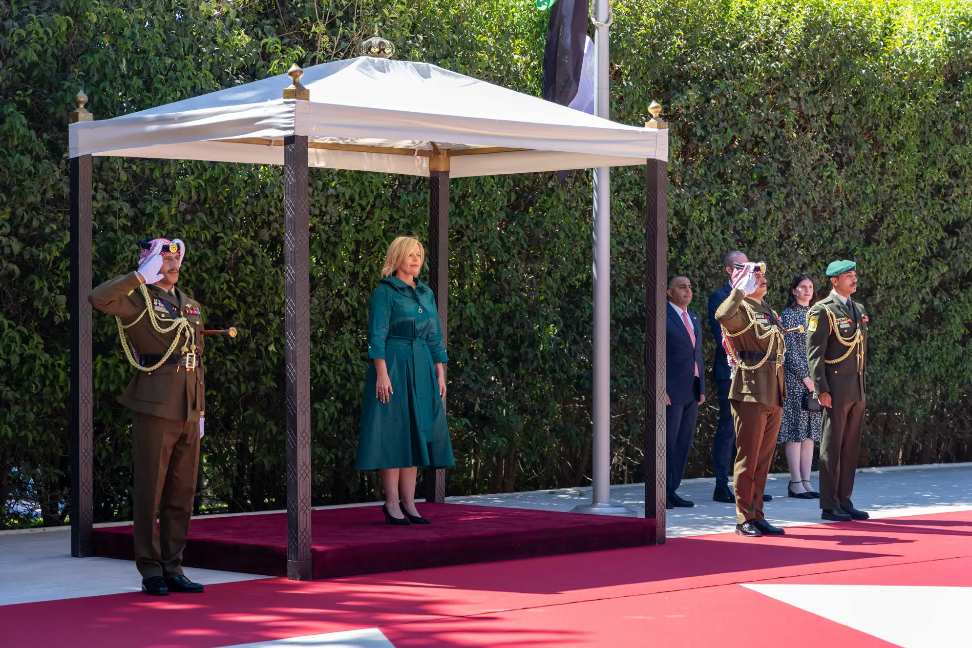 his-majesty-king-abdullah-ii-accepts-the-credentials-of-ambassador-of-ireland-to-jordan-nicole-mchugh-2.jpg