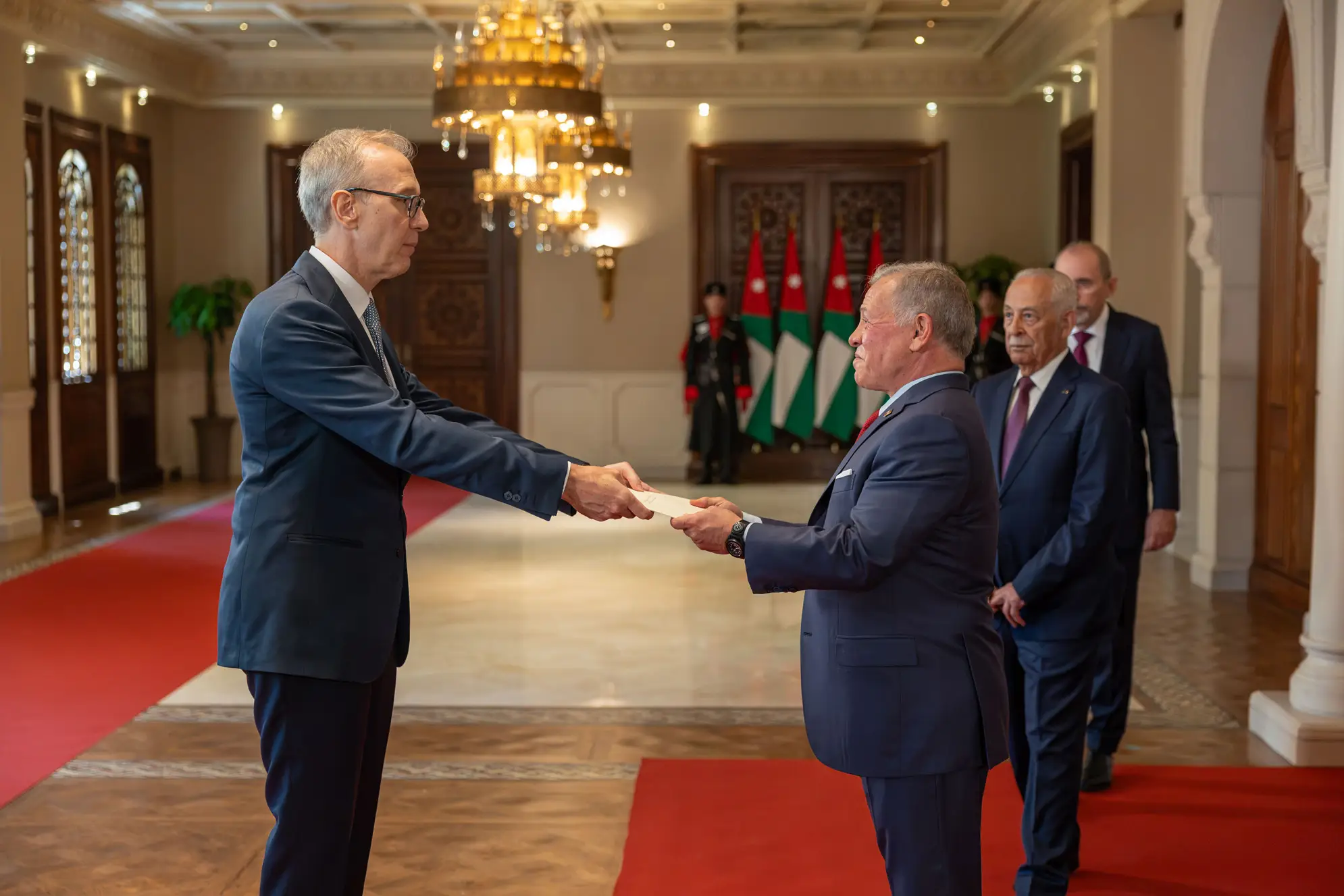 his-majesty-king-abdullah-ii-accepts-the-credentials-of-ambassador-of-italy-to-jordan-pier-luigi-zamporlini-1.jpg