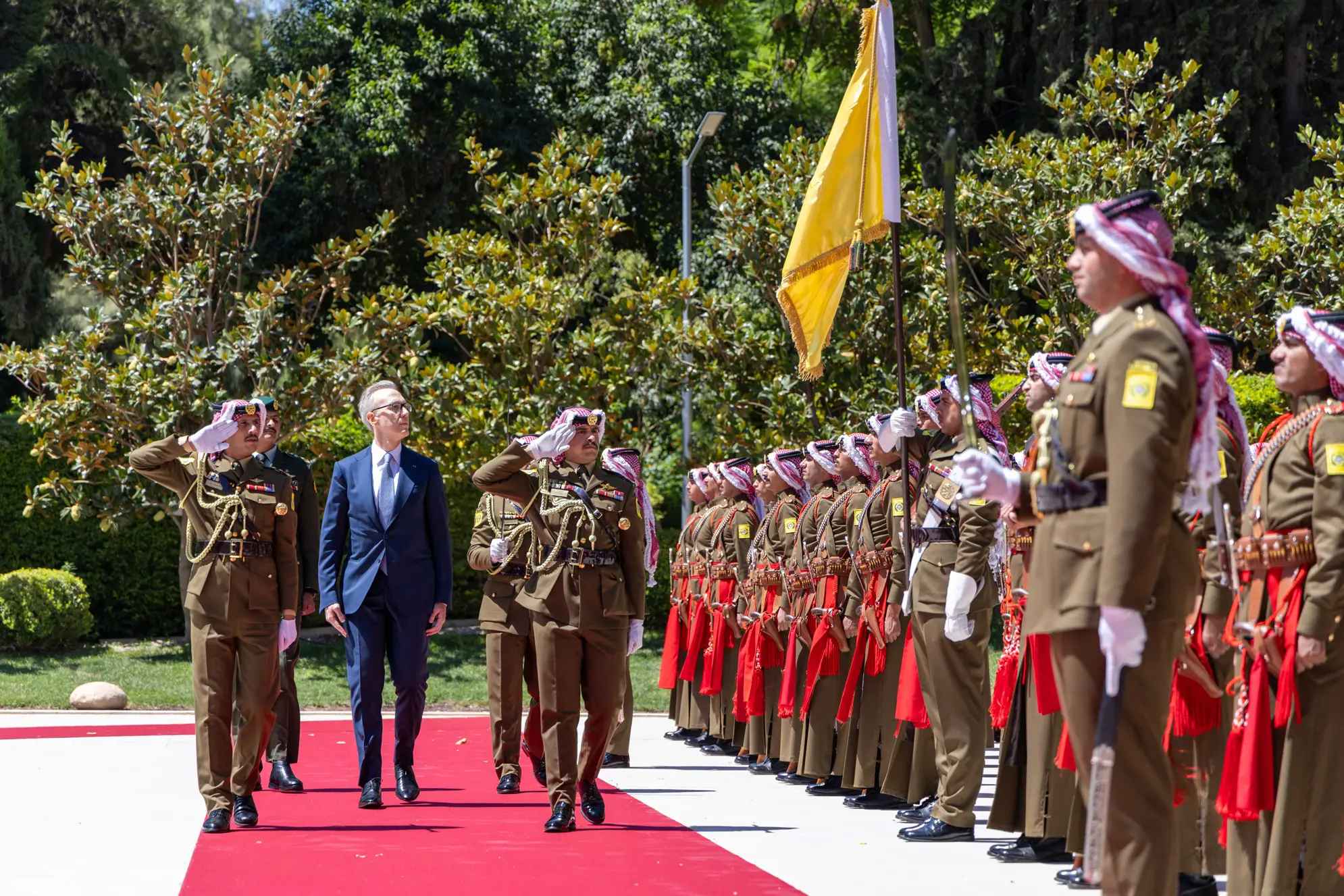 his-majesty-king-abdullah-ii-accepts-the-credentials-of-ambassador-of-italy-to-jordan-pier-luigi-zamporlini-3.jpg