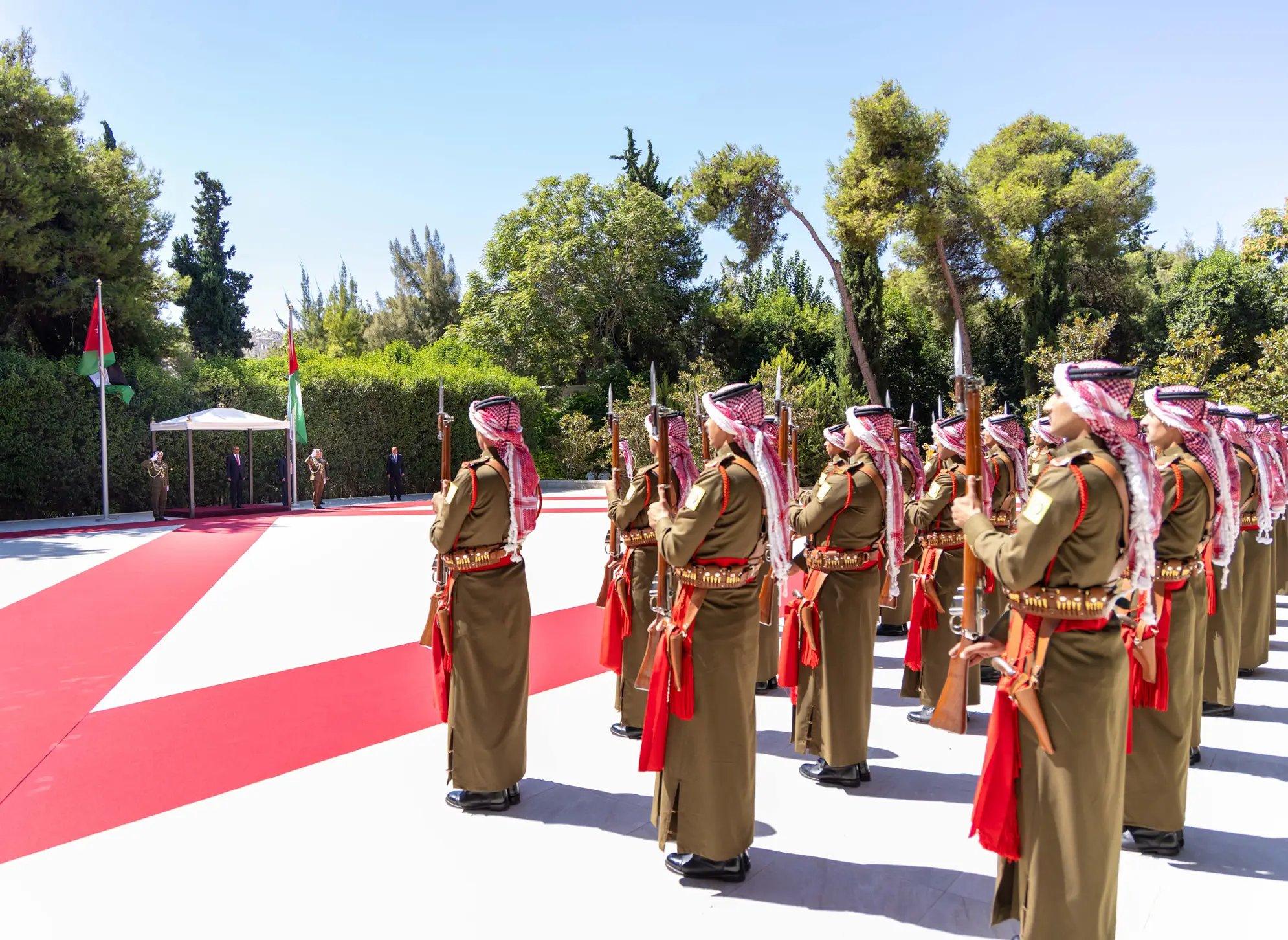 his-majesty-king-abdullah-ii-accepts-the-credentials-of-somalias-non-resident-ambassador-to-jordan-abiib-muse-farah-2.jpg