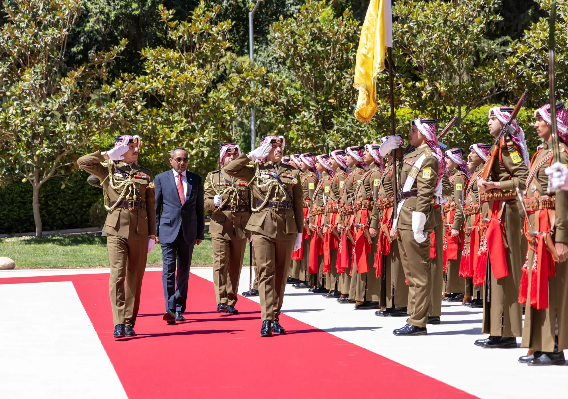 his-majesty-king-abdullah-ii-accepts-the-credentials-of-somalias-non-resident-ambassador-to-jordan-abiib-muse-farah-4.jpg