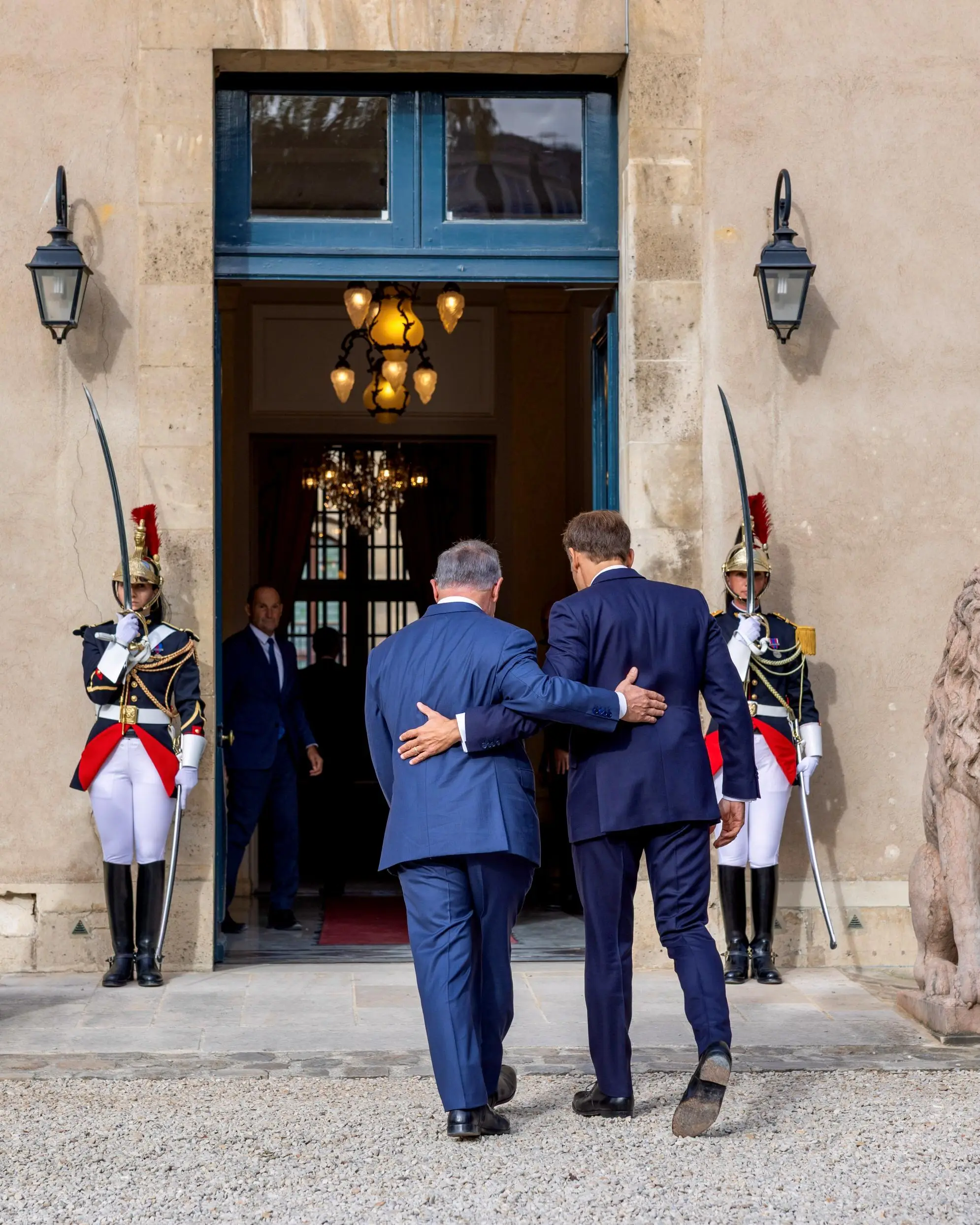 king-france-president-discuss-ties-4.jpg