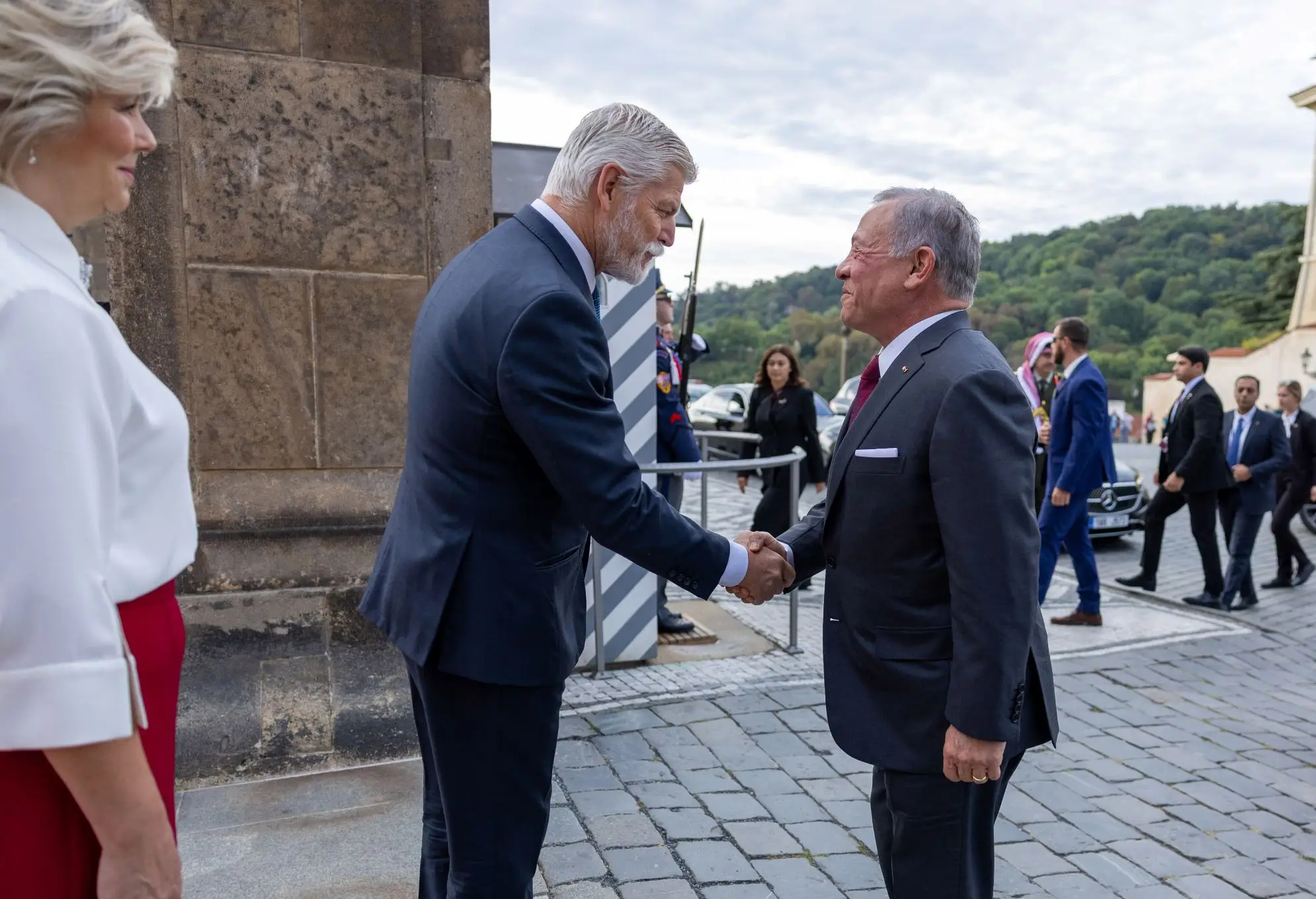 king-holds-talks-with-czech-republic-president-in-prague-10.jpg