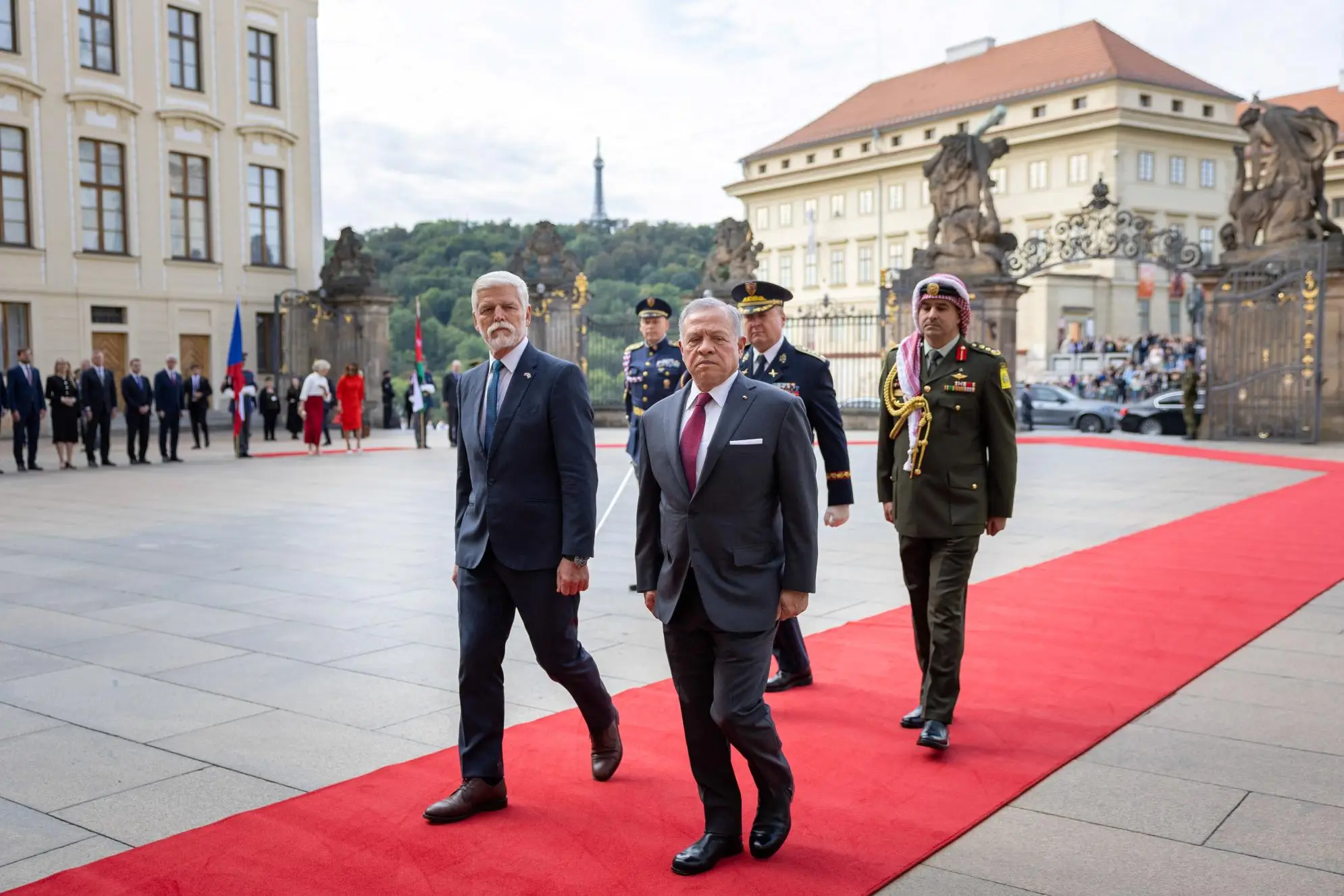 king-holds-talks-with-czech-republic-president-in-prague-12.jpg