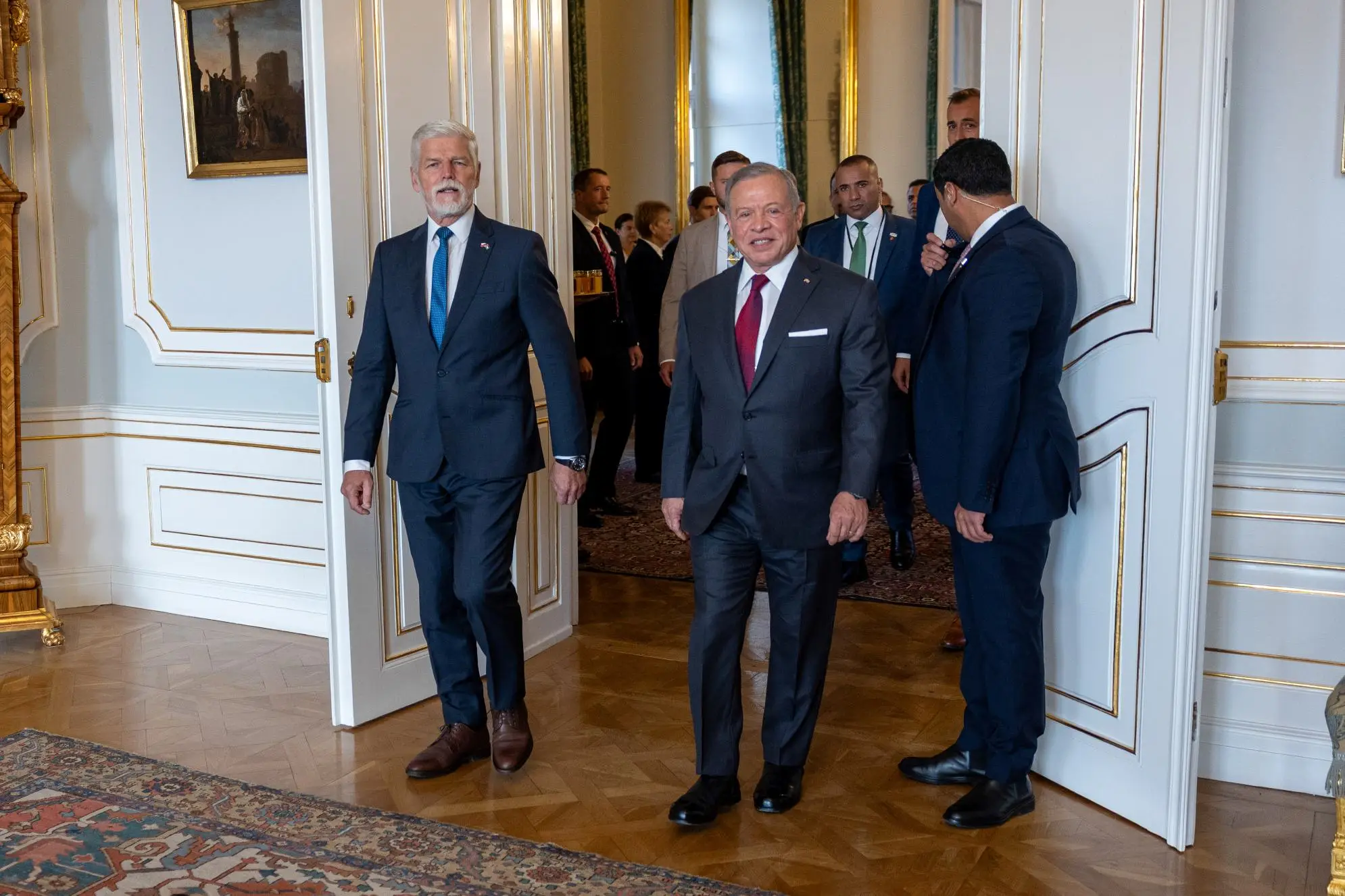 king-holds-talks-with-czech-republic-president-in-prague-13.jpg
