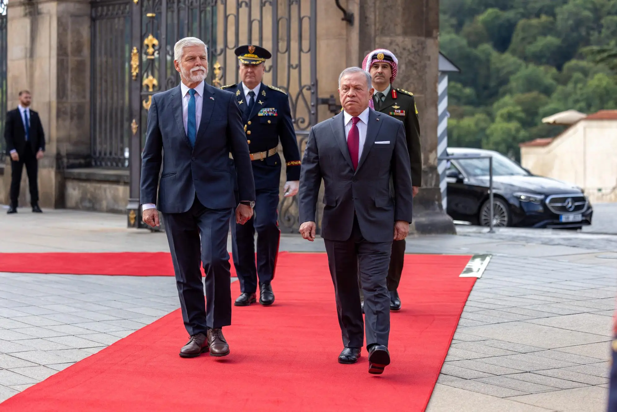 king-holds-talks-with-czech-republic-president-in-prague-16.jpg