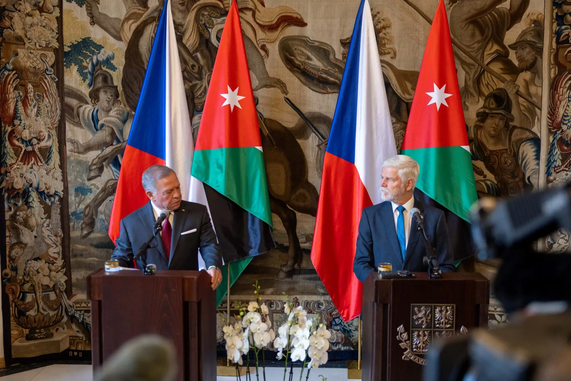 king-holds-talks-with-czech-republic-president-in-prague-5.jpg