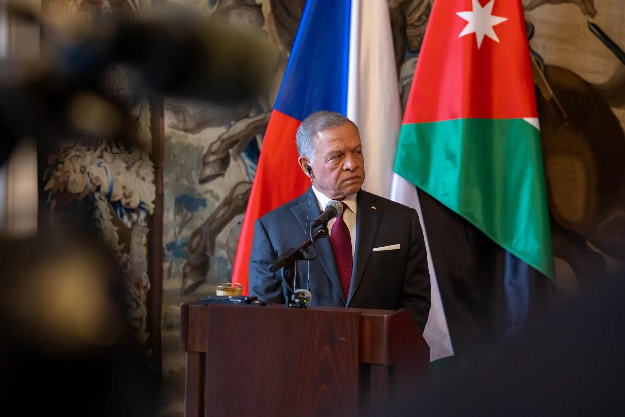 king-holds-talks-with-czech-republic-president-in-prague-6.jpg