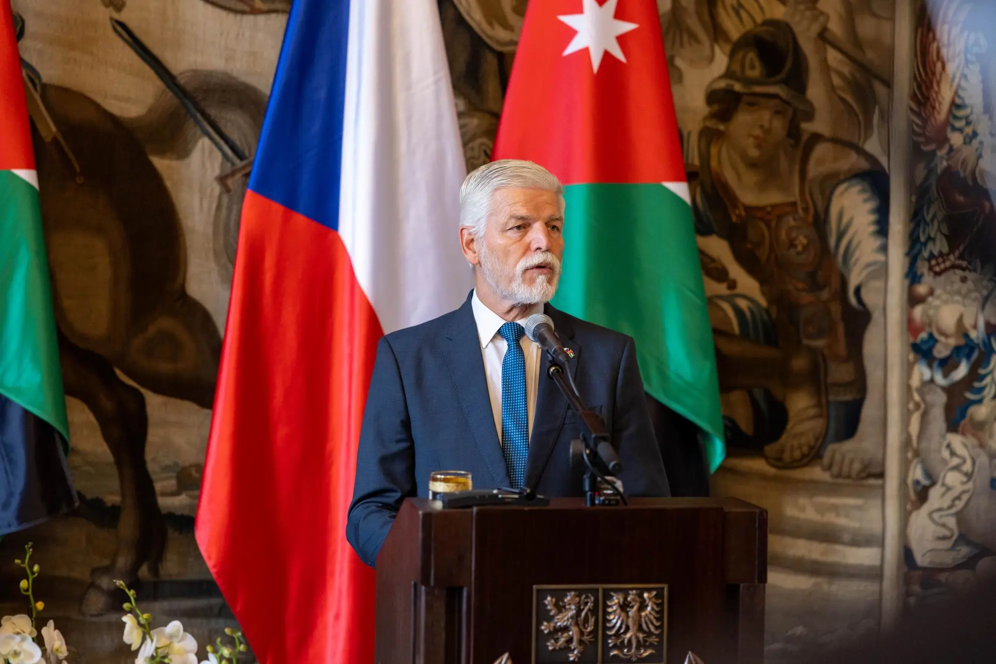 king-holds-talks-with-czech-republic-president-in-prague-7.jpg