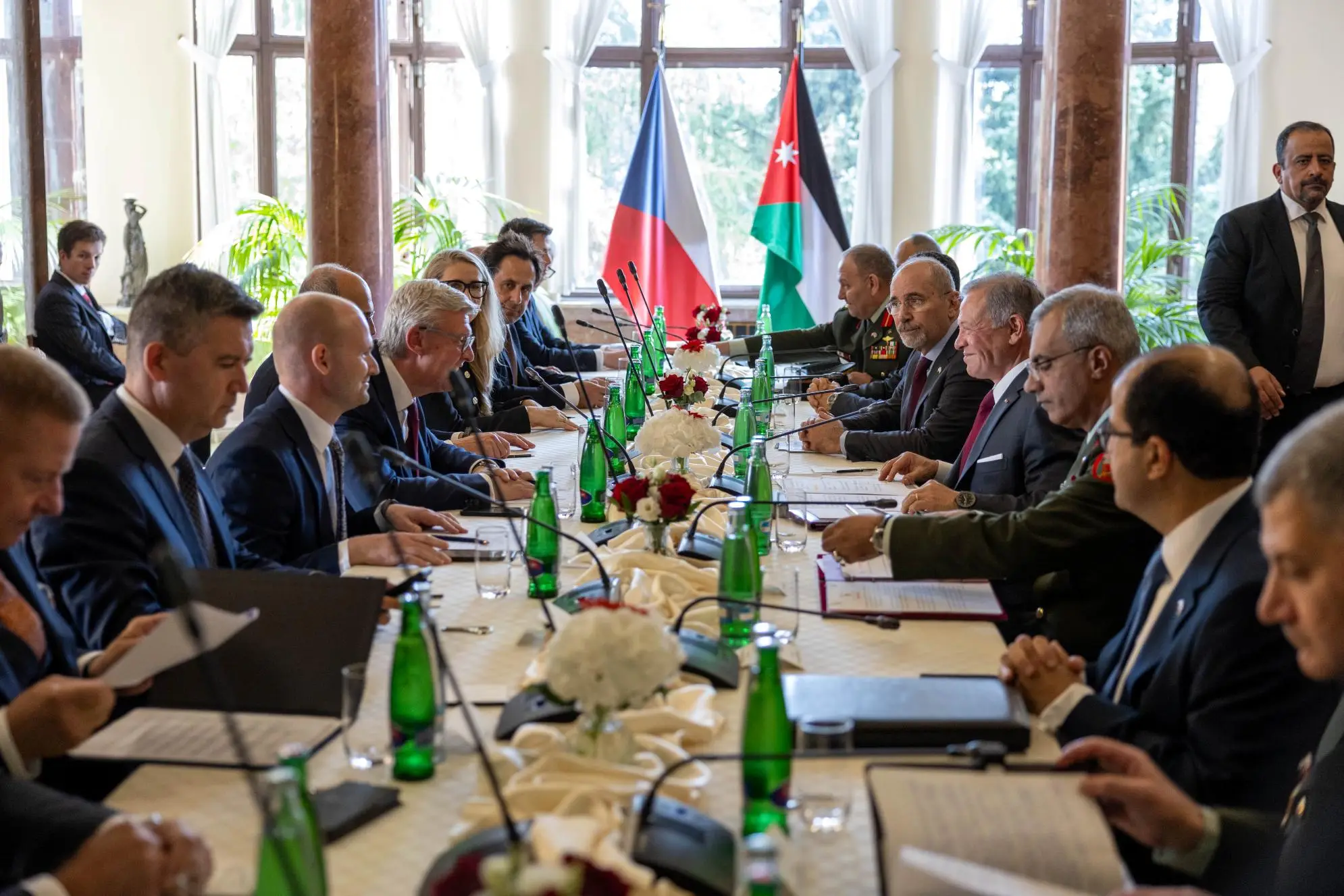 king-meets-with-czech-defence-industry-company-executives-11.jpg
