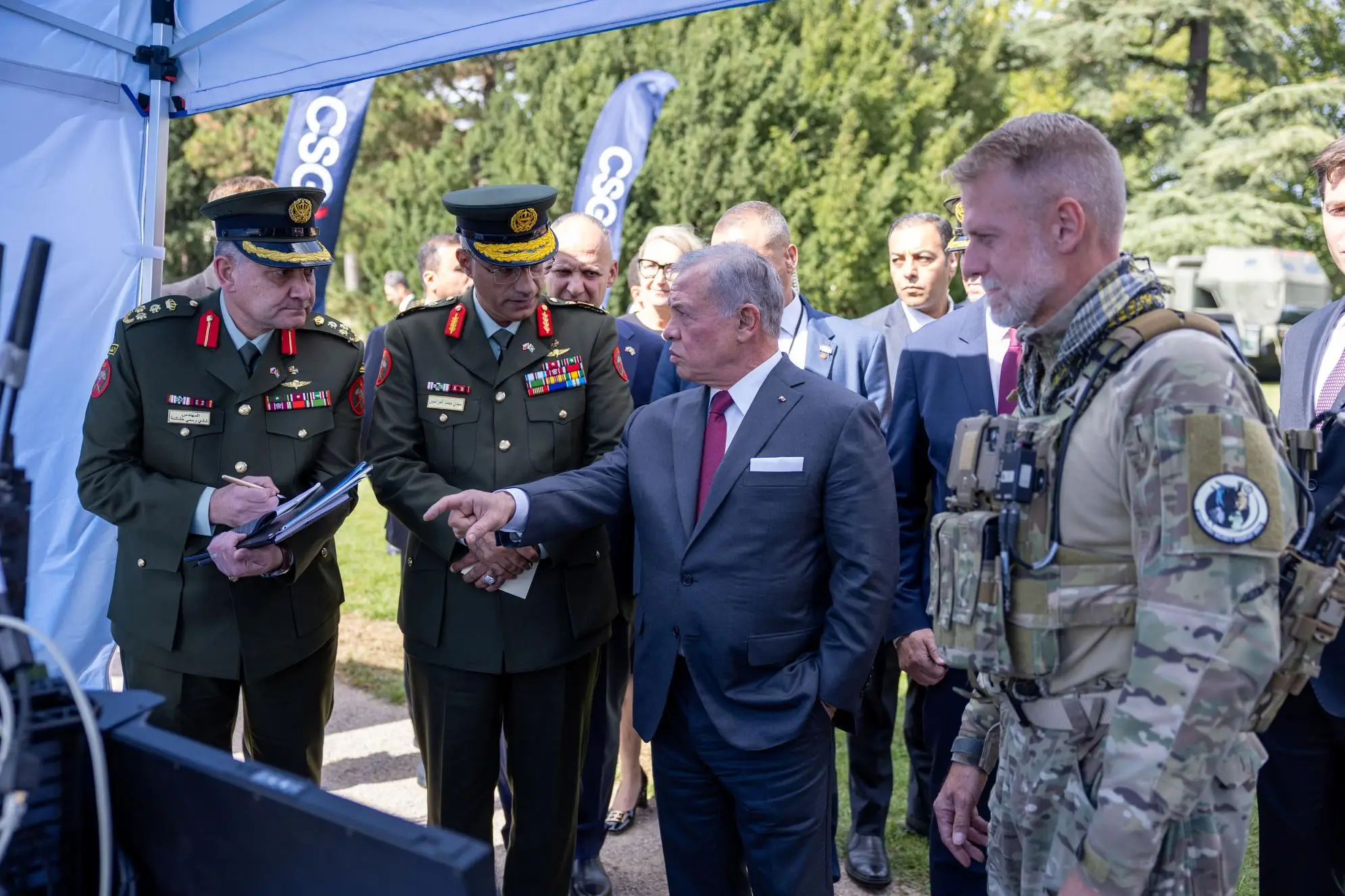 king-meets-with-czech-defence-industry-company-executives-6.jpg