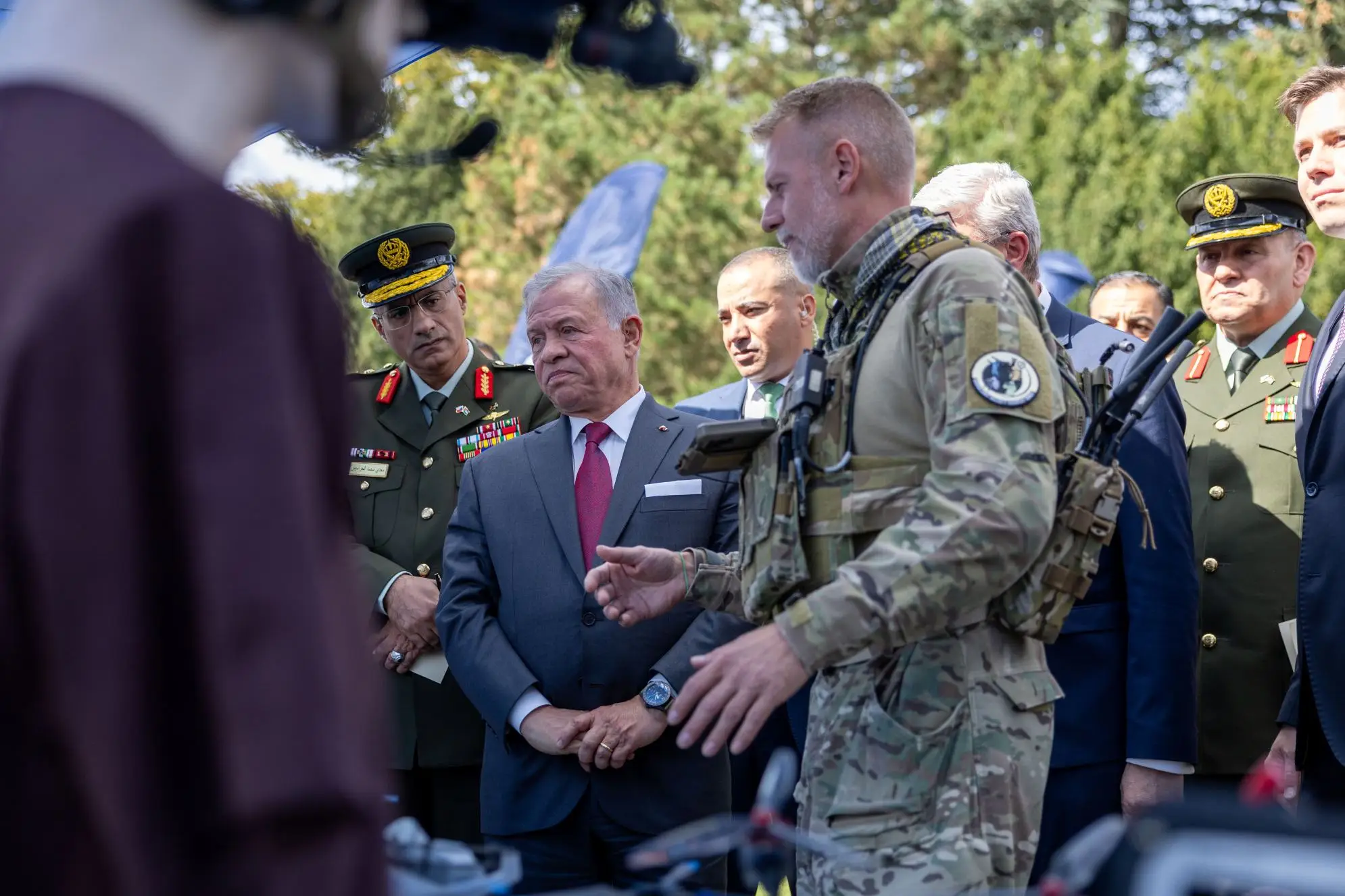 king-meets-with-czech-defence-industry-company-executives-7.jpg