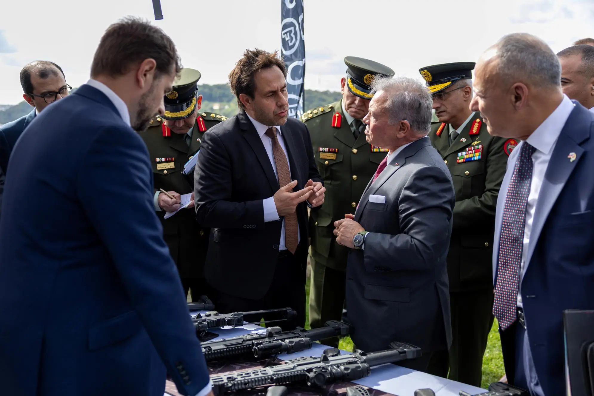 king-meets-with-czech-defence-industry-company-executives-8.jpg