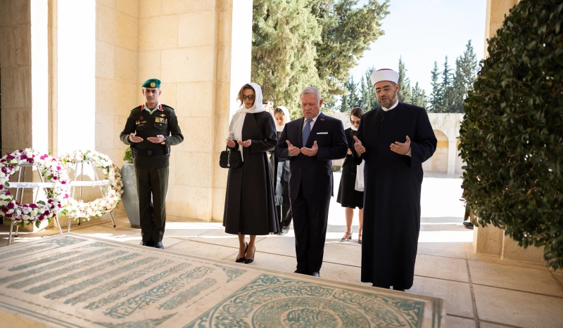 King, Queen, Crown Prince visit King Hussein’s tomb - The Royal ...